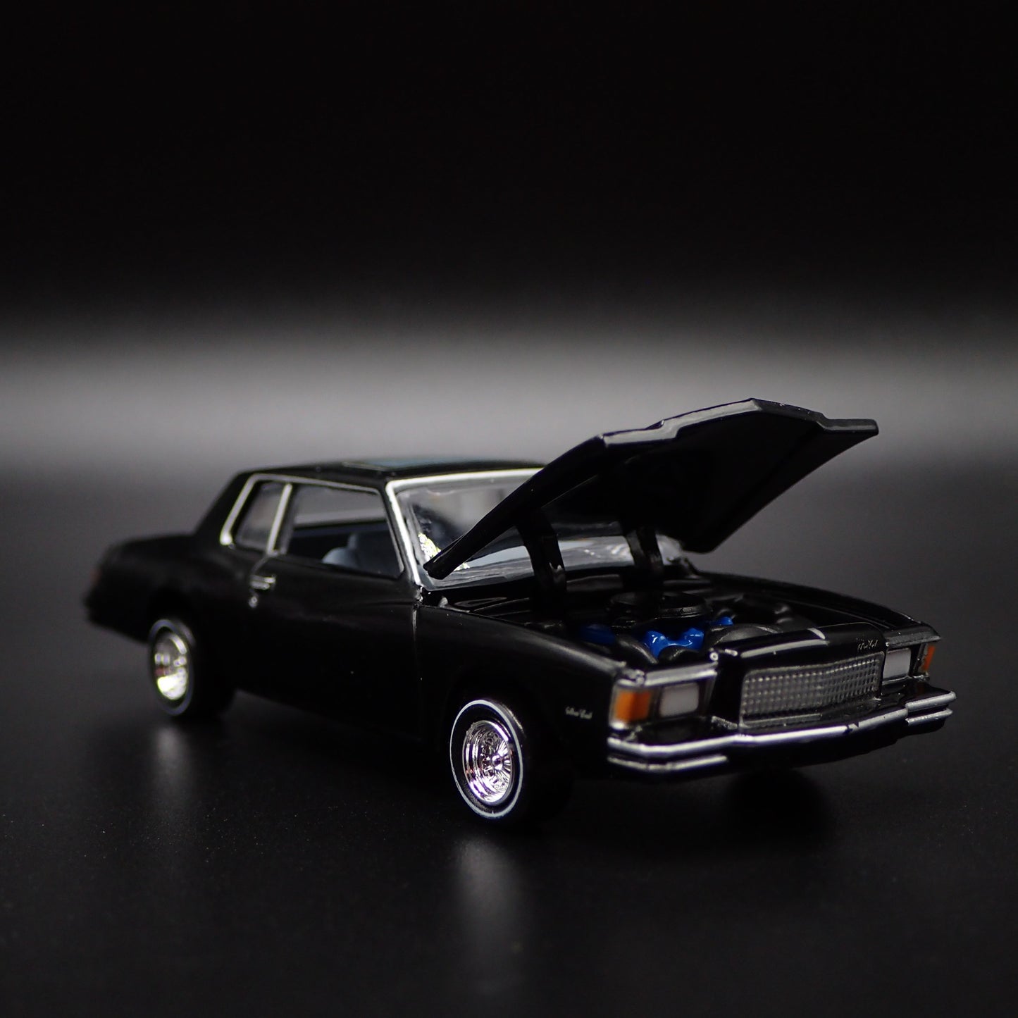 1979 79 CHEVY CHEVROLET MONTE CARLO TRAINING DAY G 1:64 SCALE DIECAST MODEL CAR