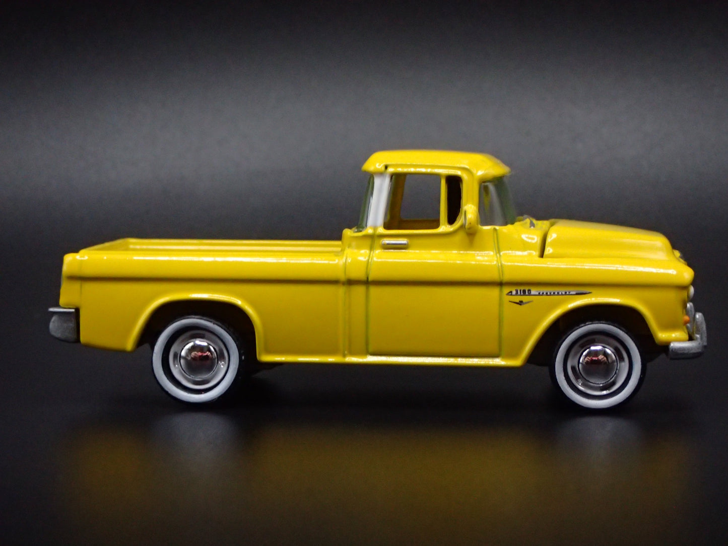 1955 55 CHEVY CHEVROLET CAMEO PICKUP TRUCK 1:64 SCALE DIORAMA DIECAST MODEL CAR