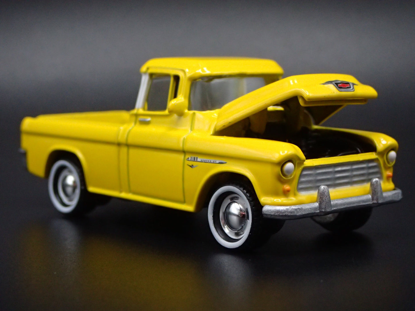 1955 55 CHEVY CHEVROLET CAMEO PICKUP TRUCK 1:64 SCALE DIORAMA DIECAST MODEL CAR