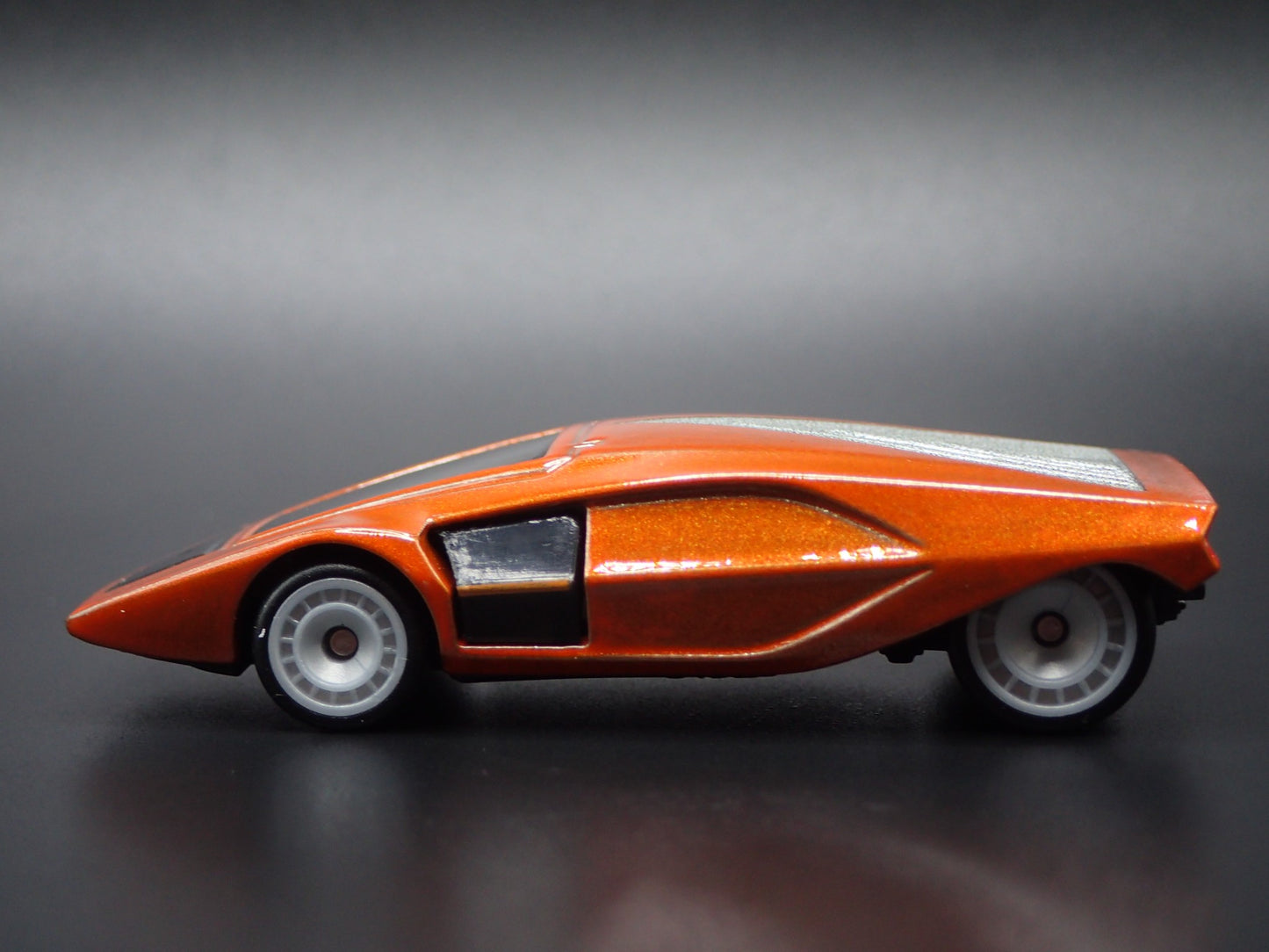 1970 70 LANCIA STRATOS CONCEPT CAR  1:64 SCALE COLLECTIBLE DIECAST MODEL CAR