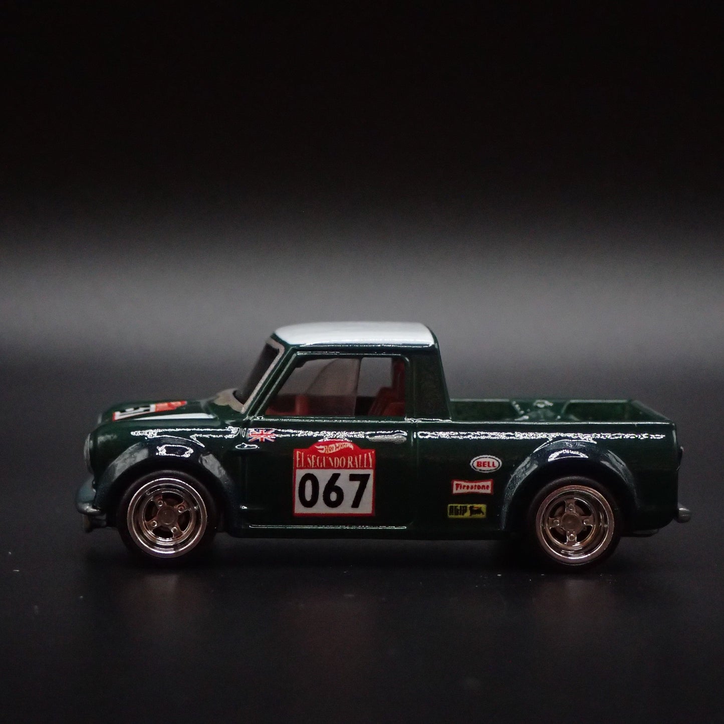 1967 67 AUSTIN MINI COOPER PICKUP TRUCK 1:64 SCALE DIORAMA DIECAST MODEL CAR