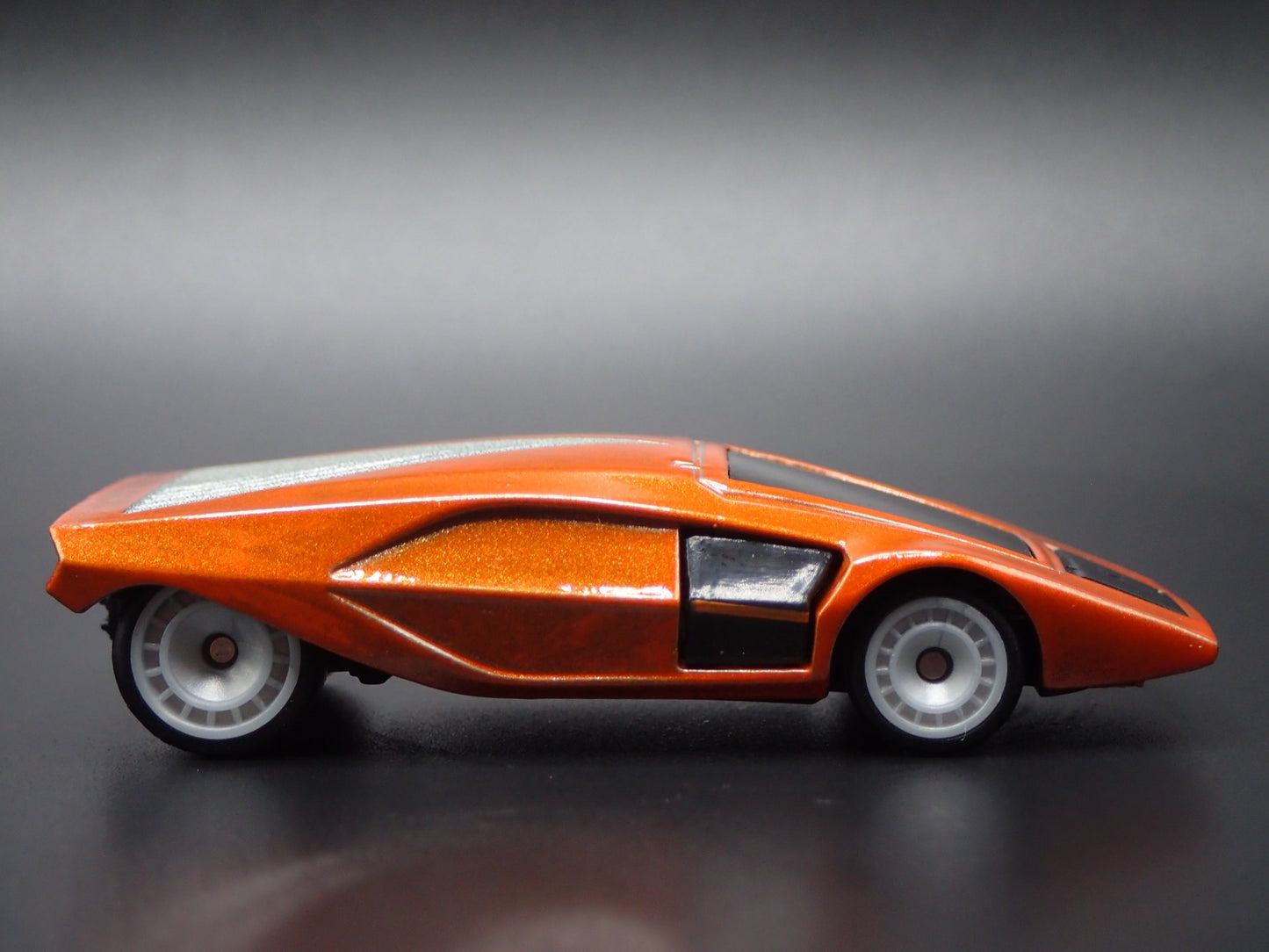 1970 70 LANCIA STRATOS CONCEPT CAR  1:64 SCALE COLLECTIBLE DIECAST MODEL CAR