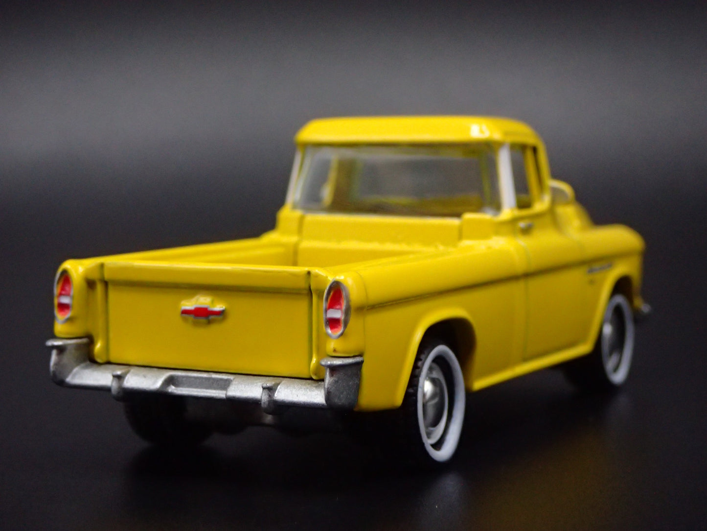 1955 55 CHEVY CHEVROLET CAMEO PICKUP TRUCK 1:64 SCALE DIORAMA DIECAST MODEL CAR