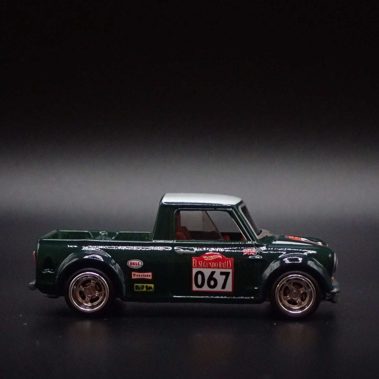 1967 67 AUSTIN MINI COOPER PICKUP TRUCK 1:64 SCALE DIORAMA DIECAST MODEL CAR