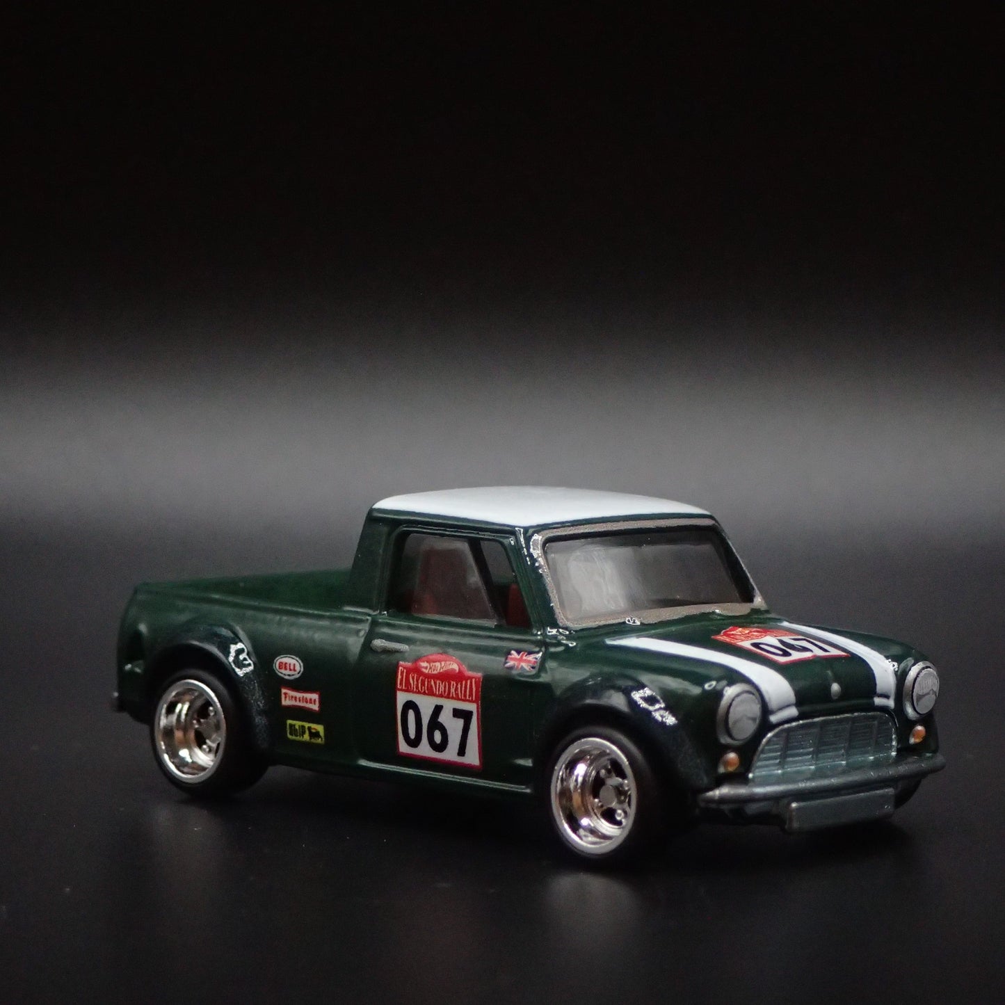 1967 67 AUSTIN MINI COOPER PICKUP TRUCK 1:64 SCALE DIORAMA DIECAST MODEL CAR