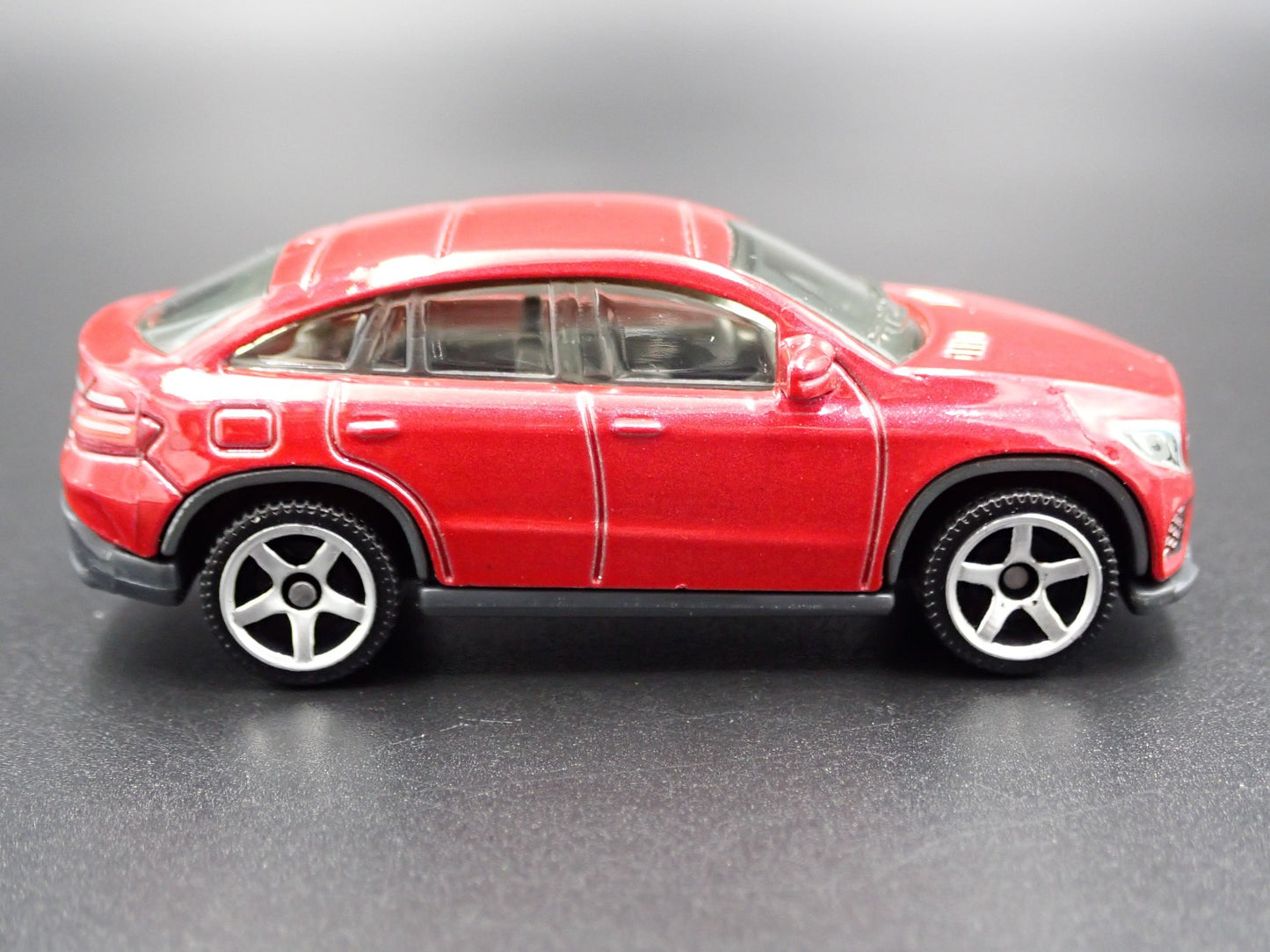 2012-2019 MERCEDES-BENZ GLE COUPE RED RARE 1:64 SCALE DIORAMA DIECAST MODEL CAR