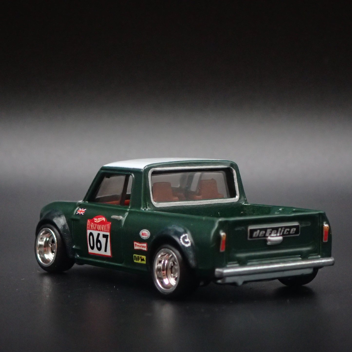 1967 67 AUSTIN MINI COOPER PICKUP TRUCK 1:64 SCALE DIORAMA DIECAST MODEL CAR
