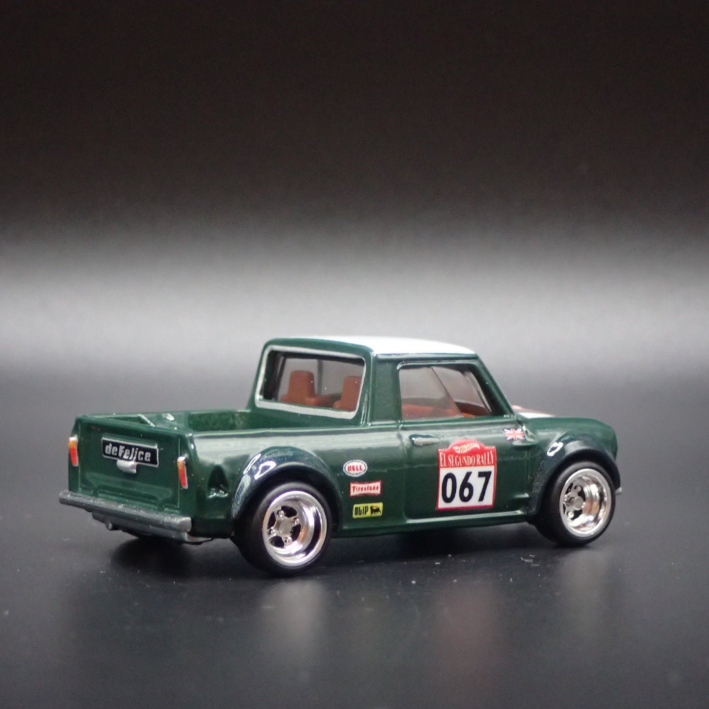 1967 67 AUSTIN MINI COOPER PICKUP TRUCK 1:64 SCALE DIORAMA DIECAST MODEL CAR