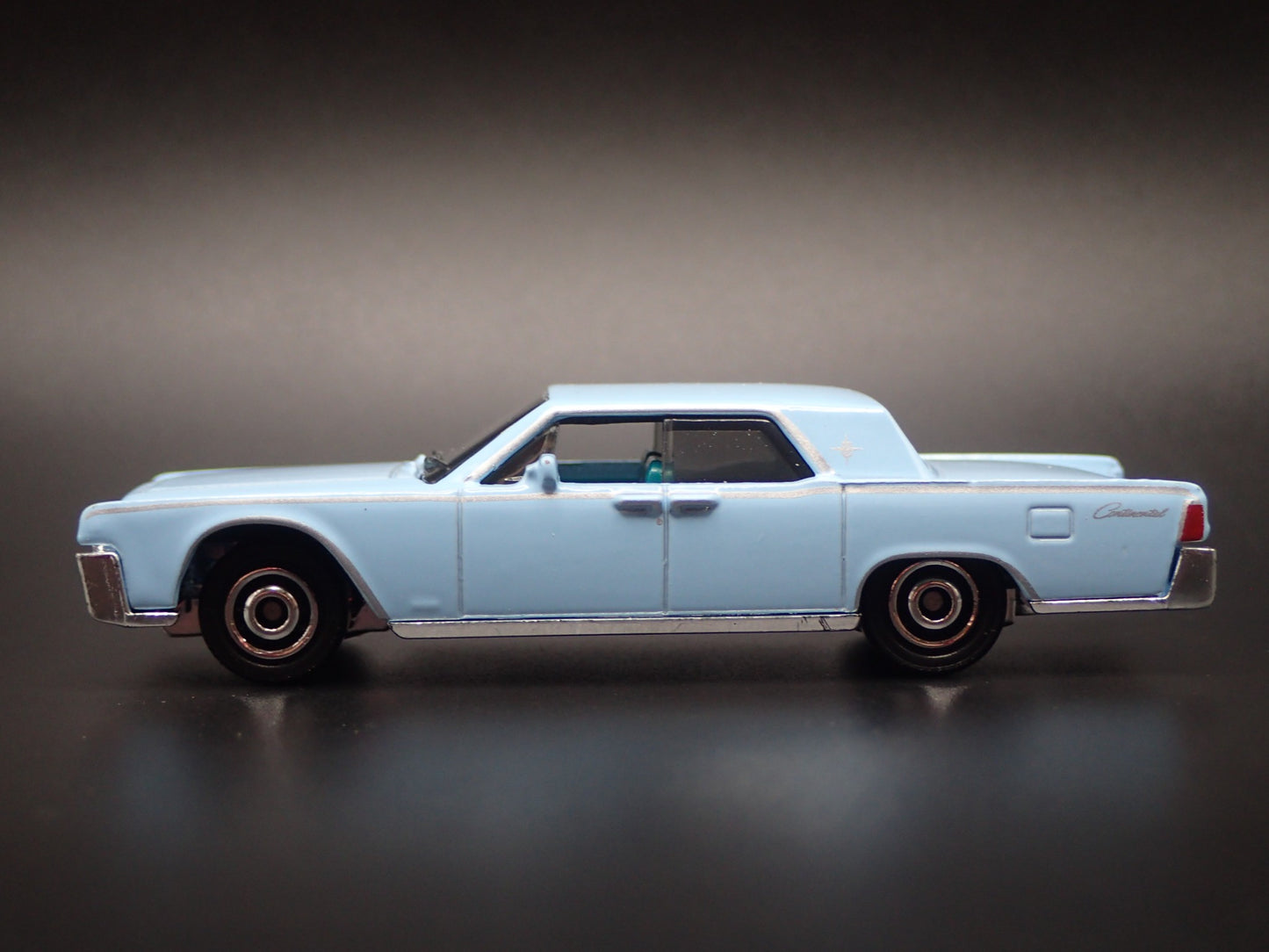 1964 64 LINCOLN CONTINENTAL 1:64 SCALE COLLECTIBLE DIORAMA DIECAST MODEL CAR