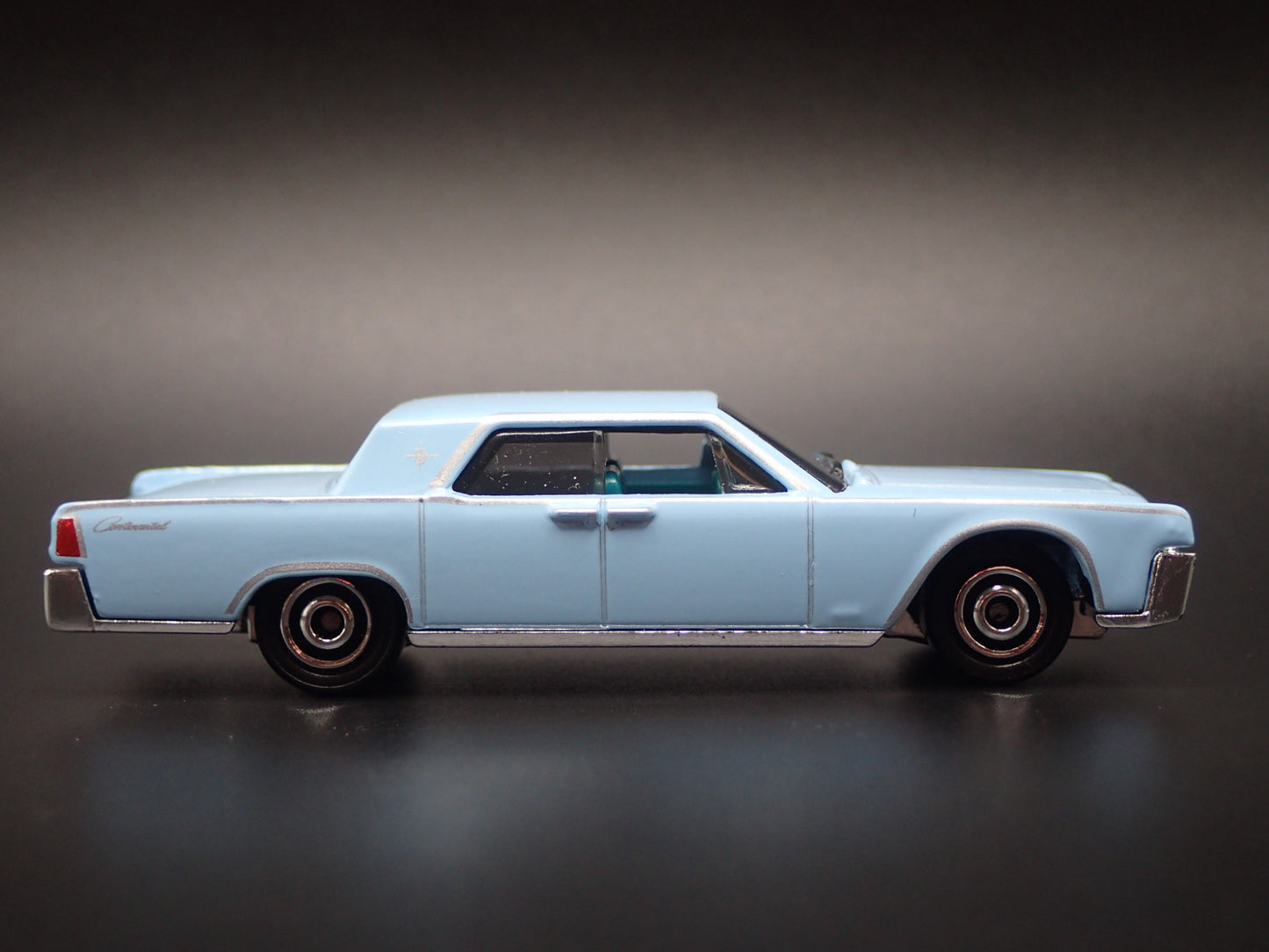 1964 64 LINCOLN CONTINENTAL 1:64 SCALE COLLECTIBLE DIORAMA DIECAST MODEL CAR