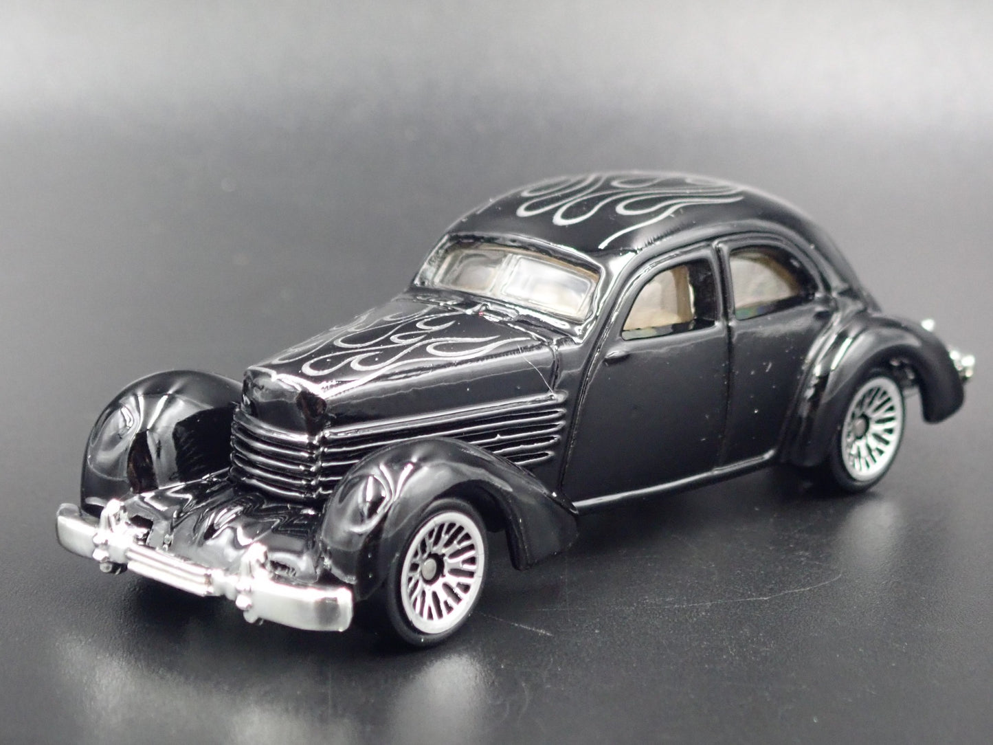 1936-1937 CORD 810 BLACK 1:64 SCALE COLLECTIBLE DIORAMA DIECAST MODEL CAR