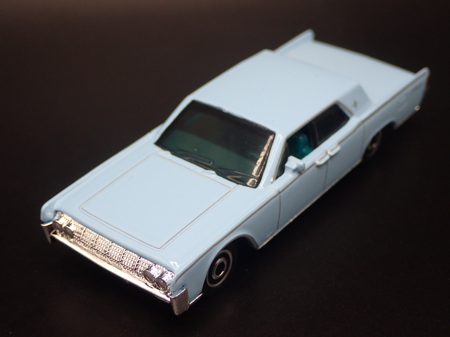 1964 64 LINCOLN CONTINENTAL 1:64 SCALE COLLECTIBLE DIORAMA DIECAST MODEL CAR