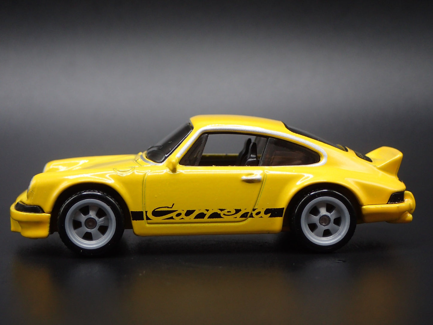 1973-1977 PORSCHE 911 CARRERA RS 2.7 1:64 SCALE COLLECTIBLE DIECAST MODEL CAR