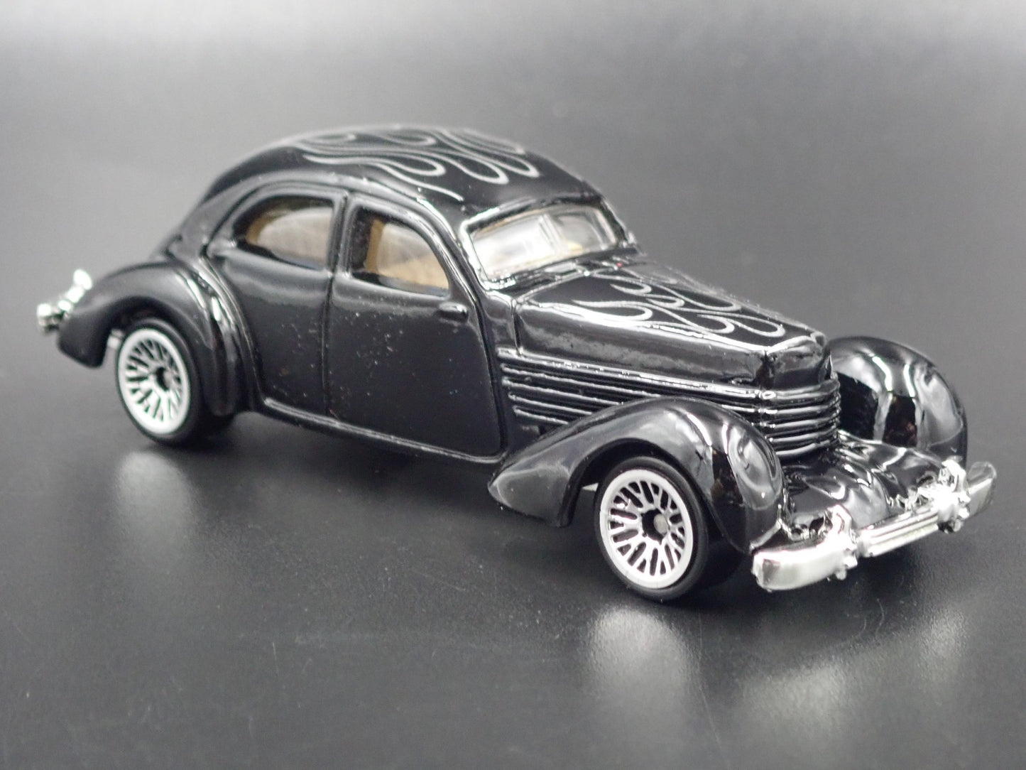 1936-1937 CORD 810 BLACK 1:64 SCALE COLLECTIBLE DIORAMA DIECAST MODEL CAR
