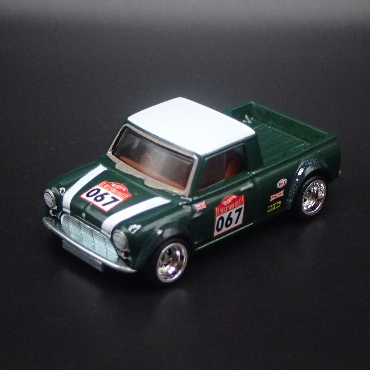 1967 67 AUSTIN MINI COOPER PICKUP TRUCK 1:64 SCALE DIORAMA DIECAST MODEL CAR