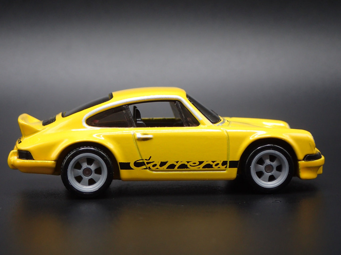 1973-1977 PORSCHE 911 CARRERA RS 2.7 1:64 SCALE COLLECTIBLE DIECAST MODEL CAR