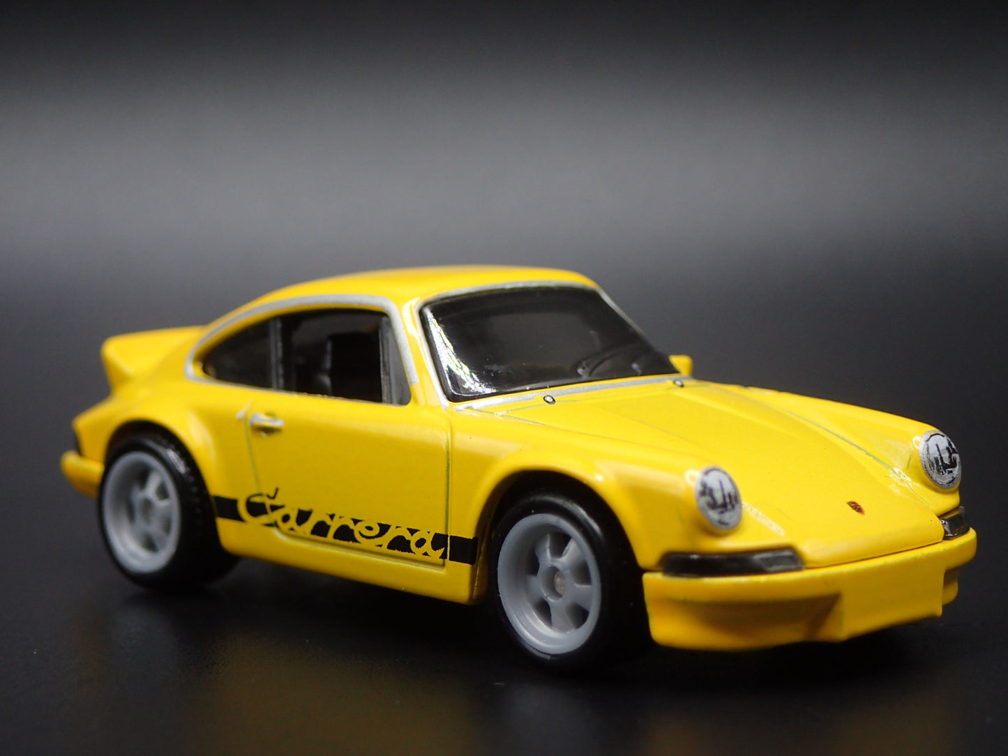 1973-1977 PORSCHE 911 CARRERA RS 2.7 1:64 SCALE COLLECTIBLE DIECAST MODEL CAR