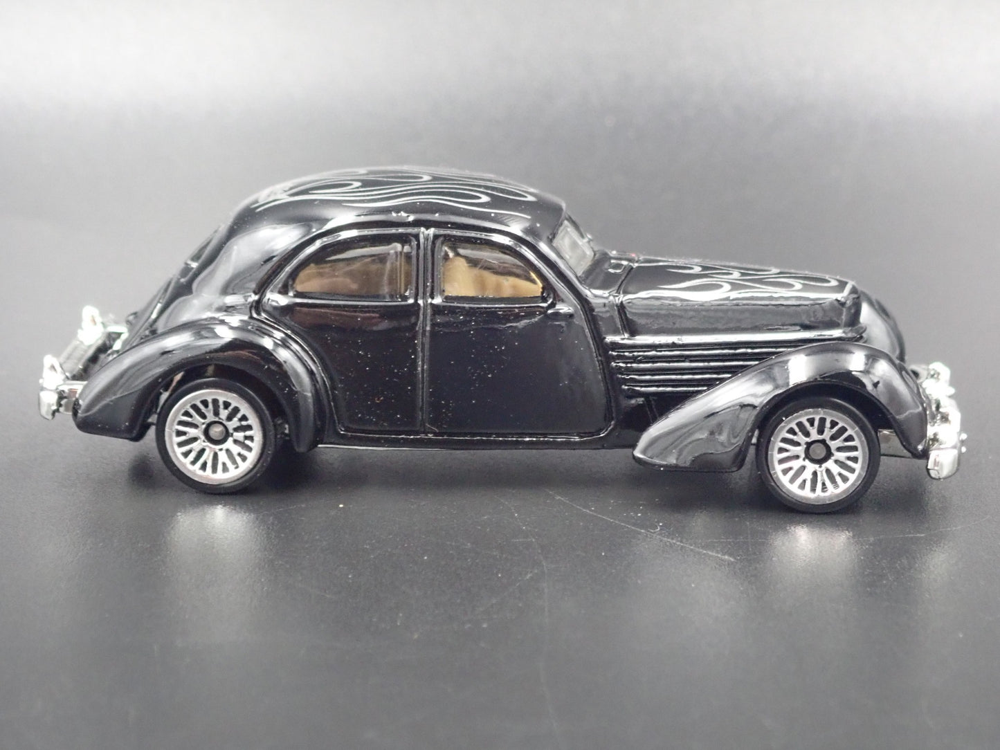1936-1937 CORD 810 BLACK 1:64 SCALE COLLECTIBLE DIORAMA DIECAST MODEL CAR