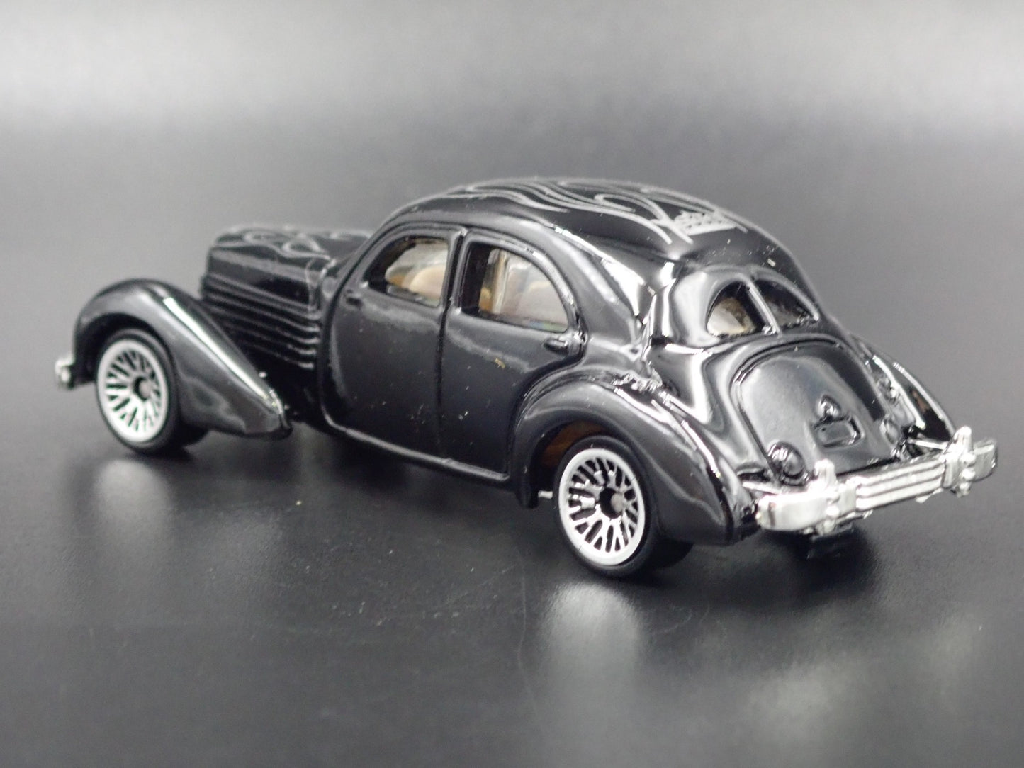 1936-1937 CORD 810 BLACK 1:64 SCALE COLLECTIBLE DIORAMA DIECAST MODEL CAR