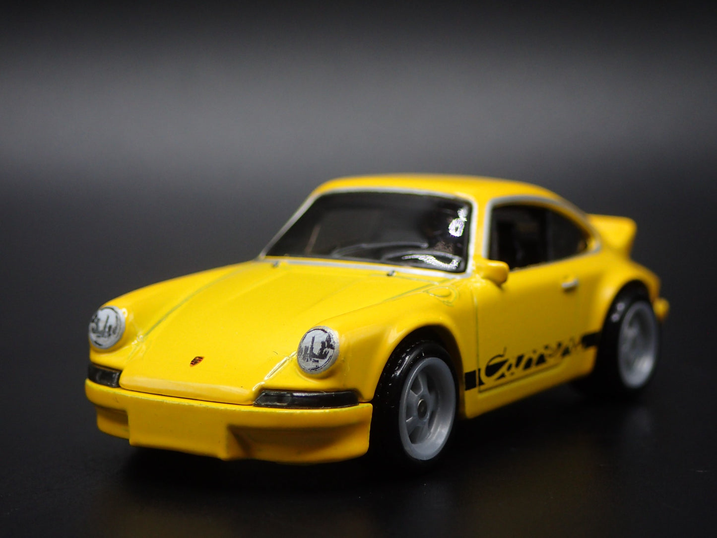 1973-1977 PORSCHE 911 CARRERA RS 2.7 1:64 SCALE COLLECTIBLE DIECAST MODEL CAR