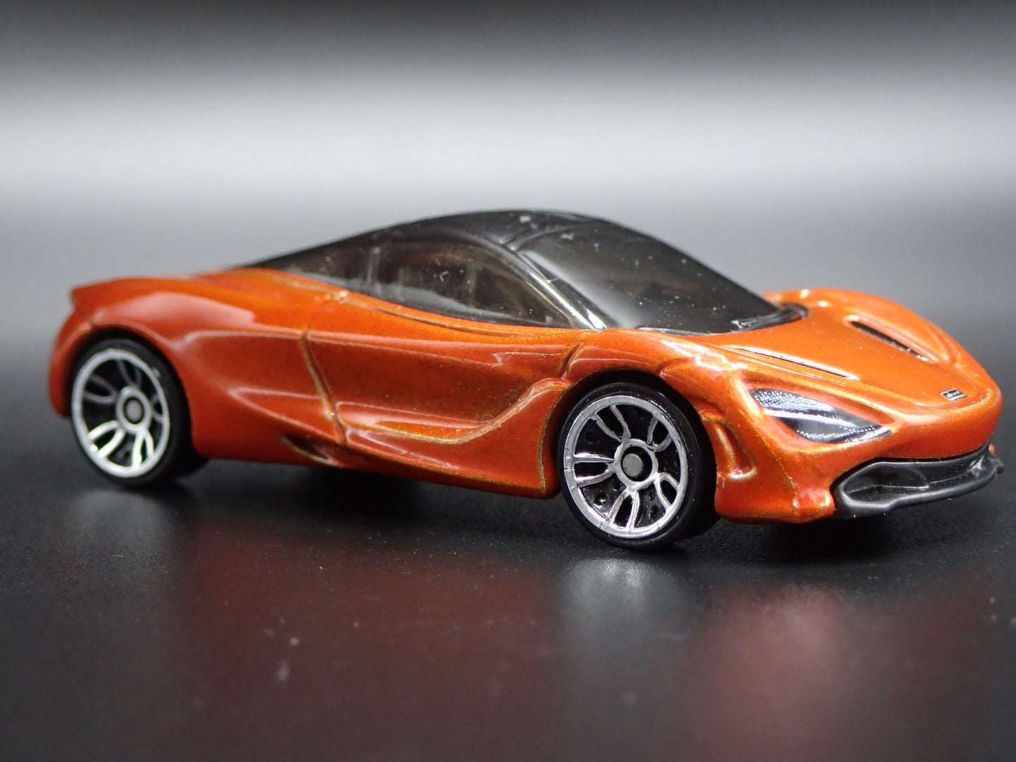 2017-2023 MCLAREN 720S SUPER CAR ORANGE 1:64 SCALE DIORAMA DIECAST MODEL CAR