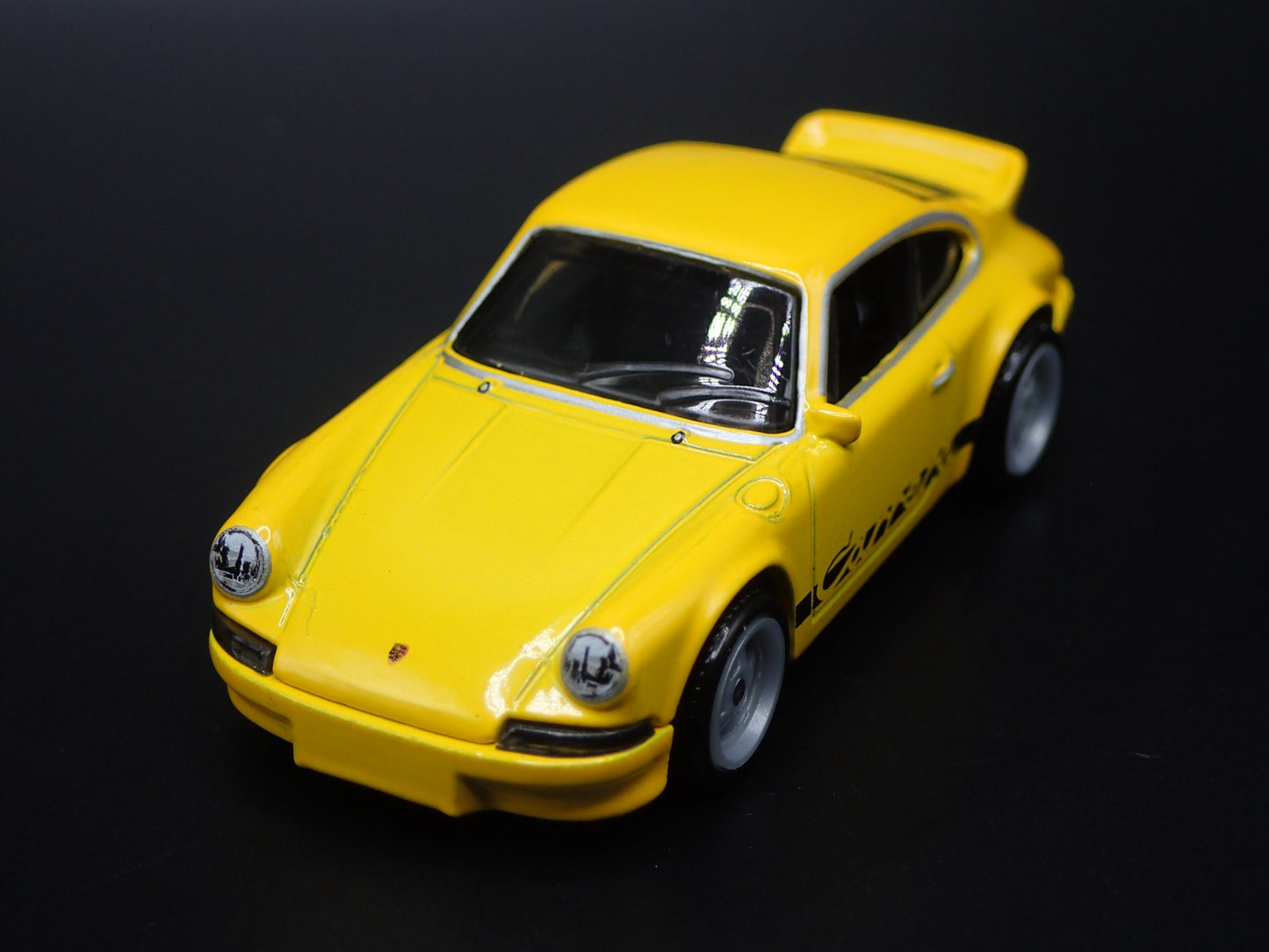 1973-1977 PORSCHE 911 CARRERA RS 2.7 1:64 SCALE COLLECTIBLE DIECAST MODEL CAR