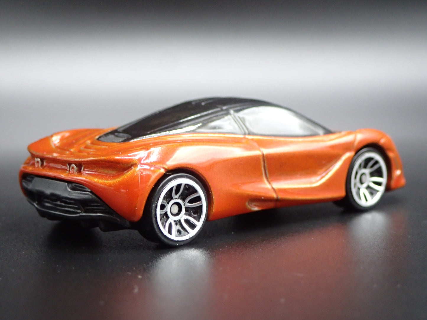 2017-2023 MCLAREN 720S SUPER CAR ORANGE 1:64 SCALE DIORAMA DIECAST MODEL CAR