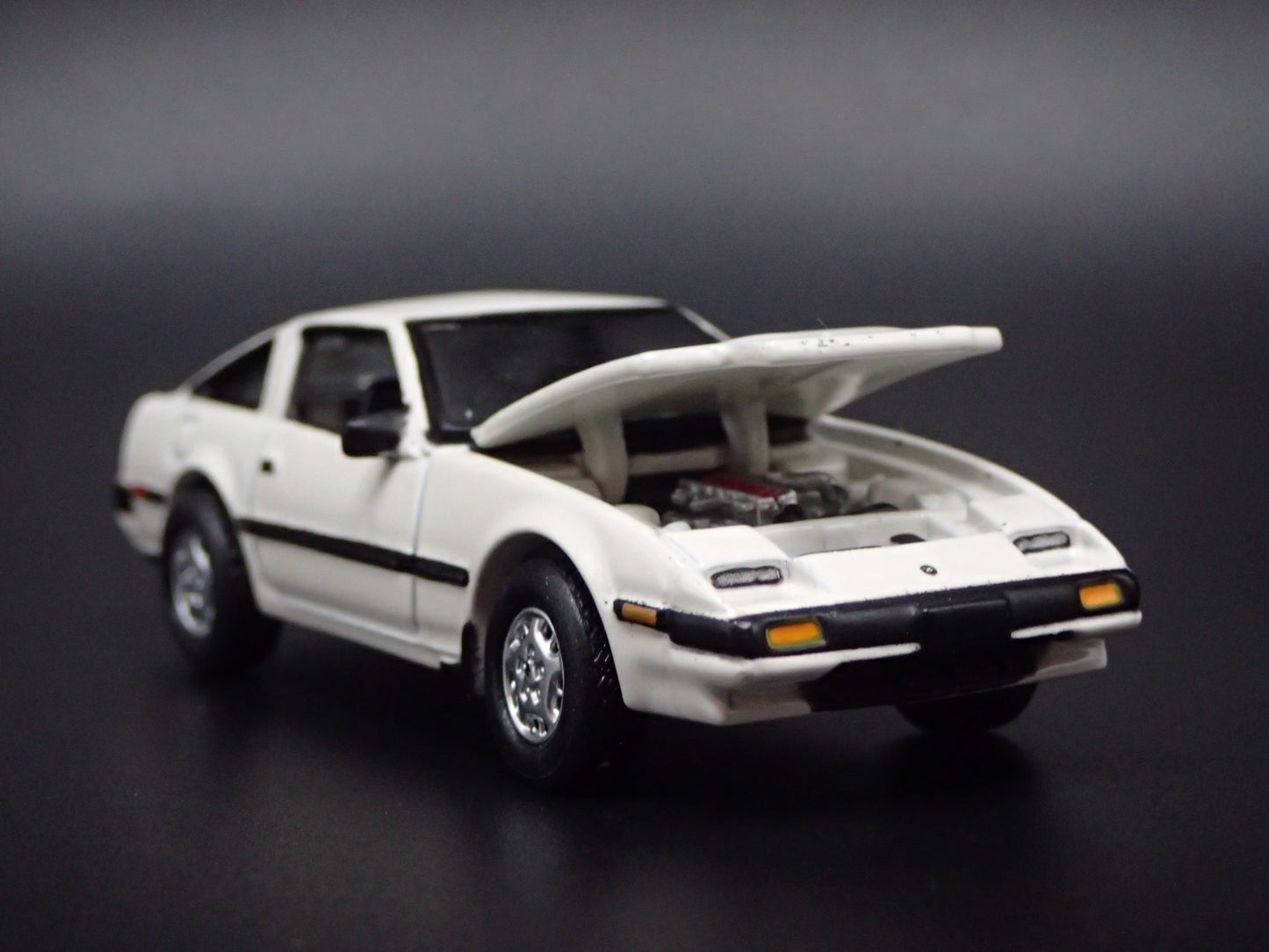 1983-1989 NISSAN 300ZX WHITE 1:64 SCALE COLLECTIBLE DIORAMA DIECAST MODEL CAR