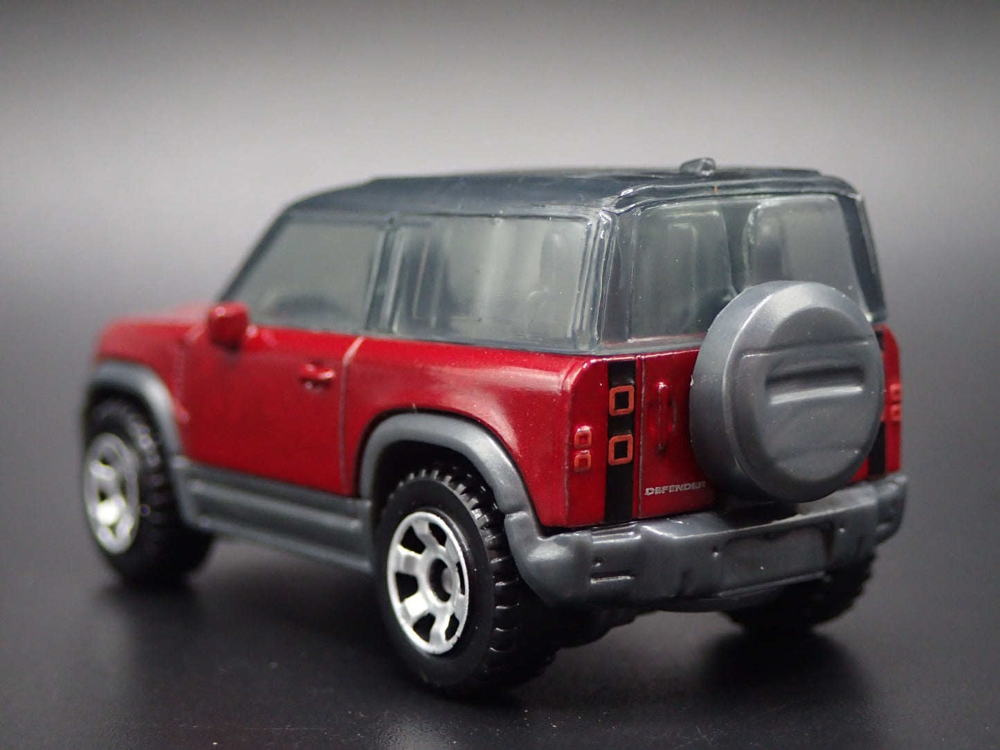 2020-2025 LAND ROVER DEFENDER 90 BURGUNDY 1/64 SCALE DIORAMA DIECAST MODEL CAR
