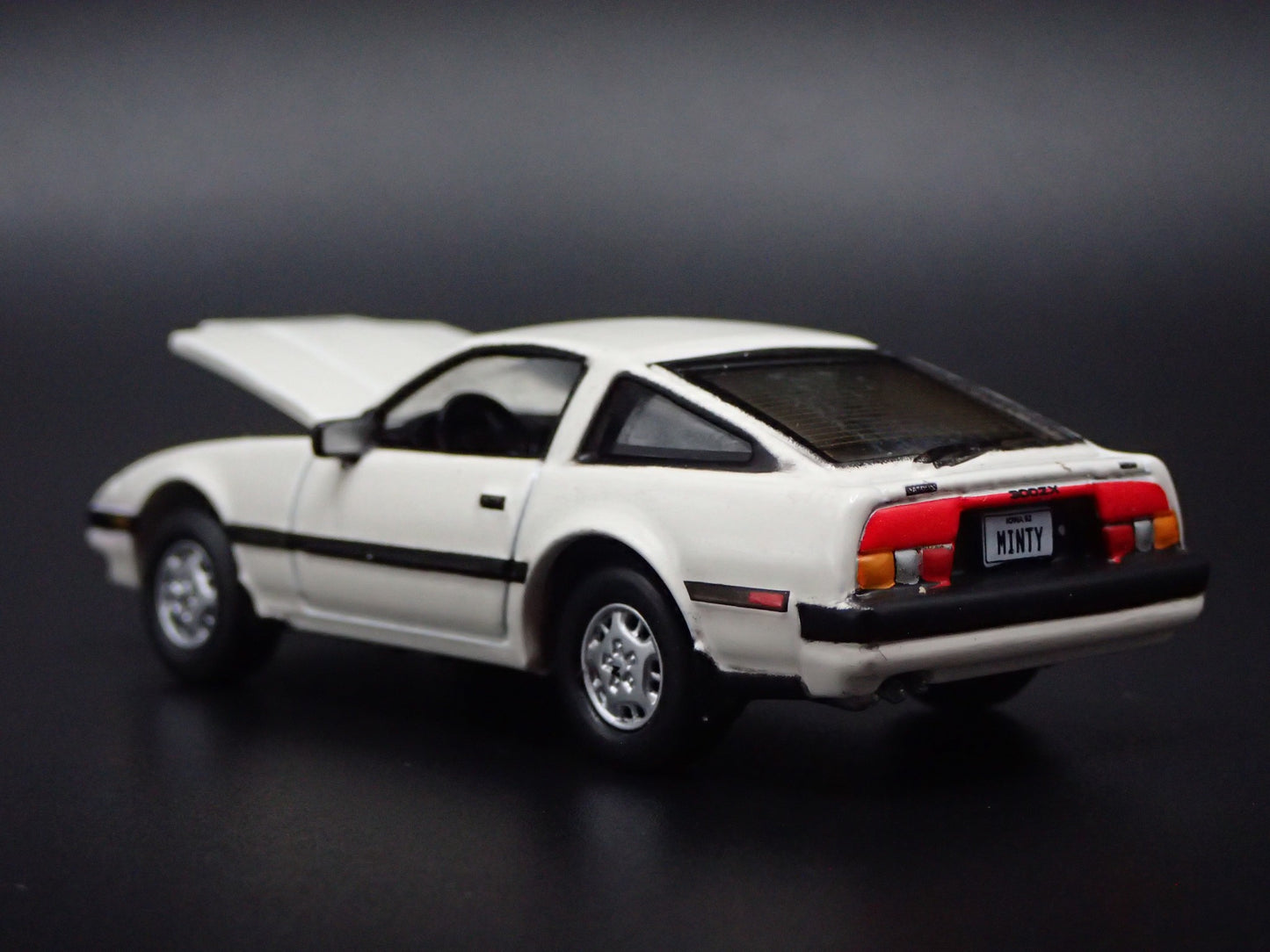 1983-1989 NISSAN 300ZX WHITE 1:64 SCALE COLLECTIBLE DIORAMA DIECAST MODEL CAR