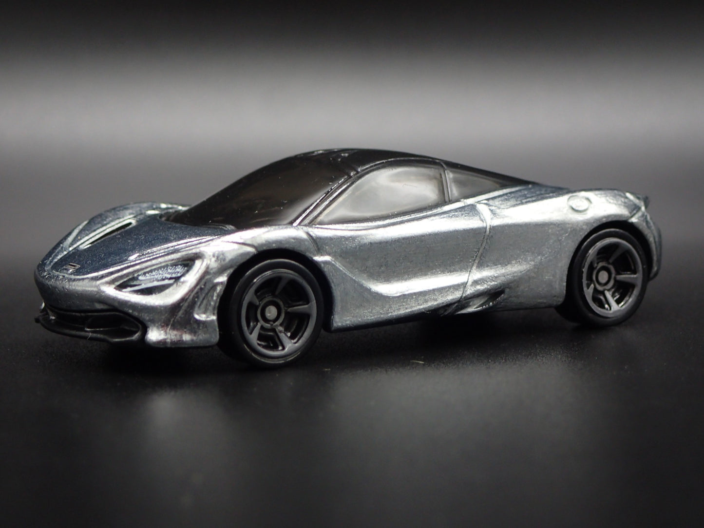 2017-2023 MCLAREN 720S SUPER CAR SILVER 1:64 SCALE DIORAMA DIECAST MODEL CAR