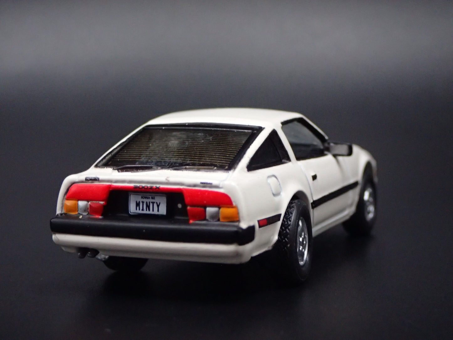 1983-1989 NISSAN 300ZX WHITE 1:64 SCALE COLLECTIBLE DIORAMA DIECAST MODEL CAR