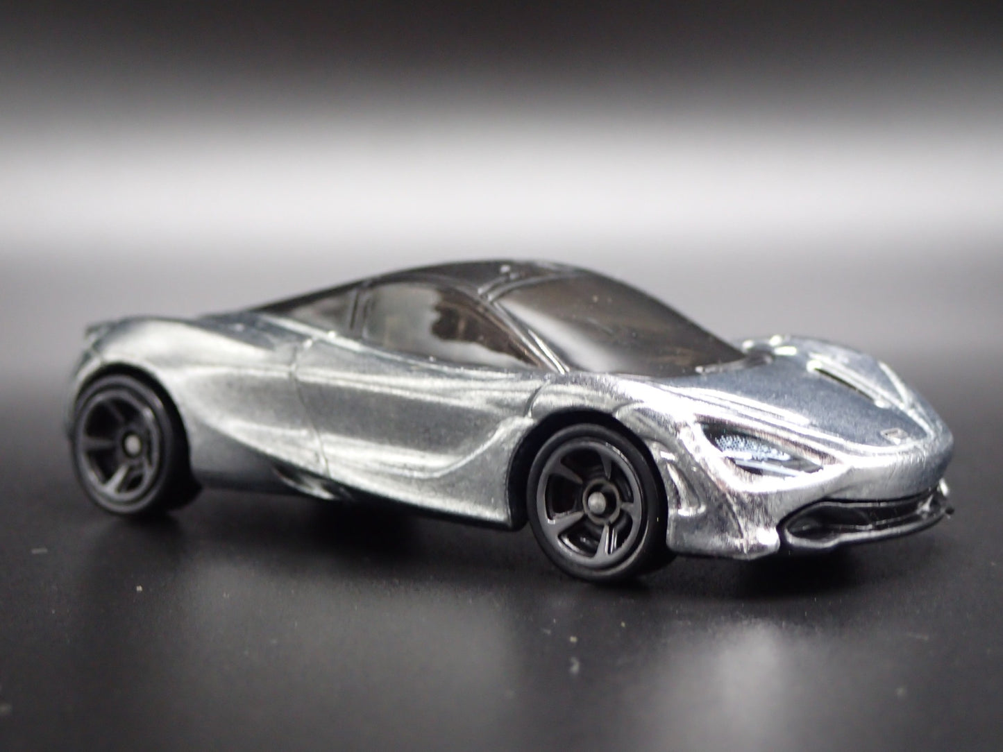 2017-2023 MCLAREN 720S SUPER CAR SILVER 1:64 SCALE DIORAMA DIECAST MODEL CAR