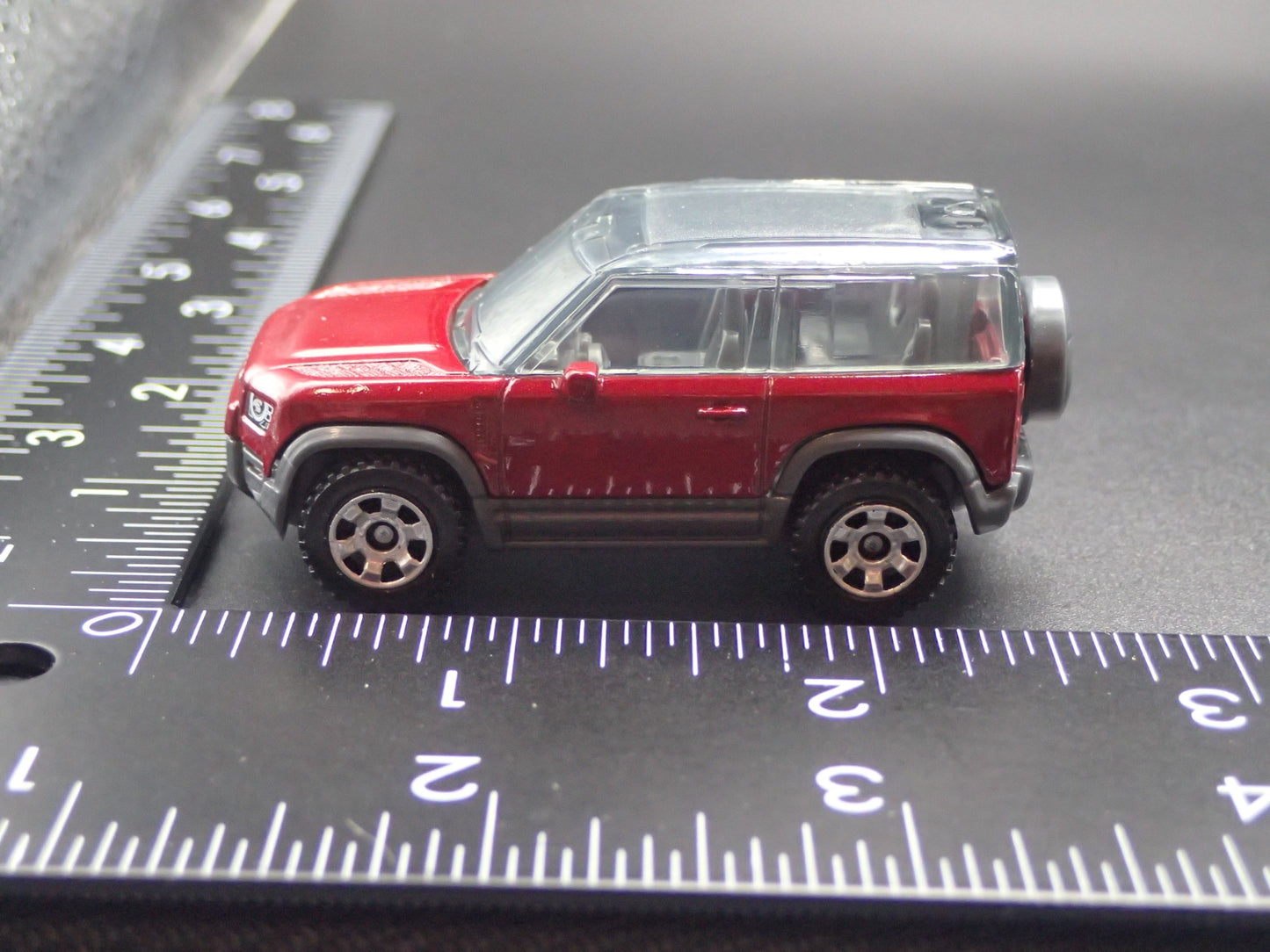 2020-2025 LAND ROVER DEFENDER 90 BURGUNDY 1/64 SCALE DIORAMA DIECAST MODEL CAR