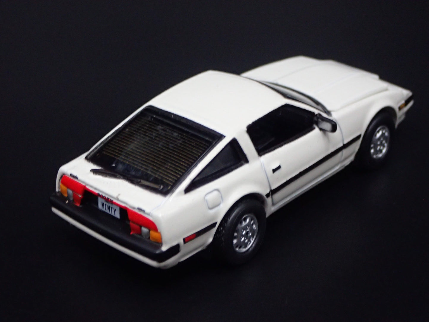 1983-1989 NISSAN 300ZX WHITE 1:64 SCALE COLLECTIBLE DIORAMA DIECAST MODEL CAR