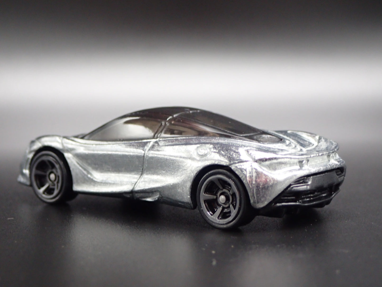 2017-2023 MCLAREN 720S SUPER CAR SILVER 1:64 SCALE DIORAMA DIECAST MODEL CAR