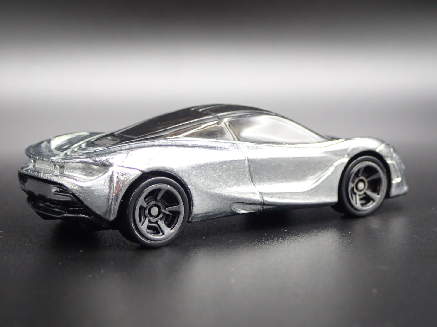 2017-2023 MCLAREN 720S SUPER CAR SILVER 1:64 SCALE DIORAMA DIECAST MODEL CAR