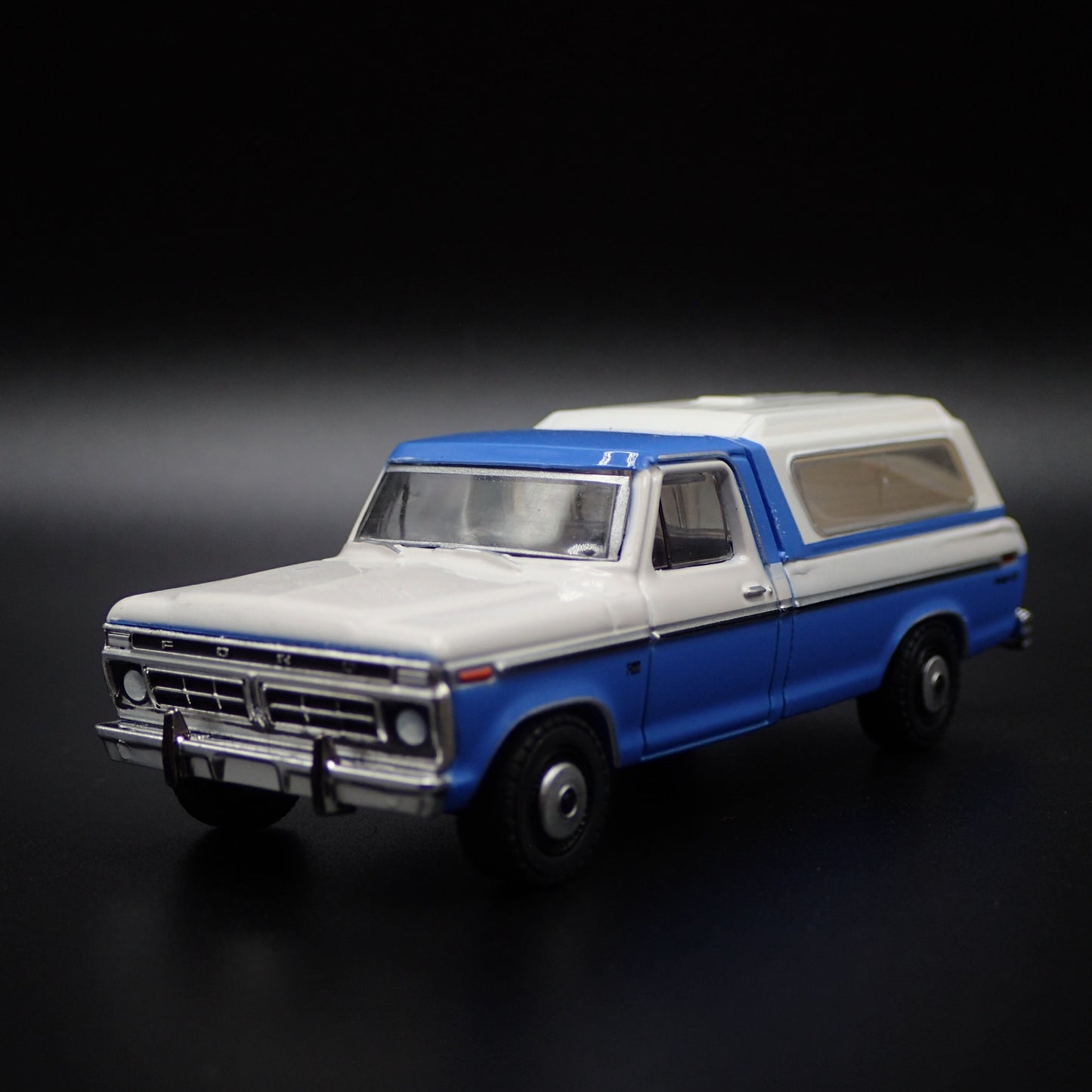1975 75 FORD F100 RANGER XLT LONG BED PICKUP TRUCK 1/64 SCALE DIECAST MODEL CAR