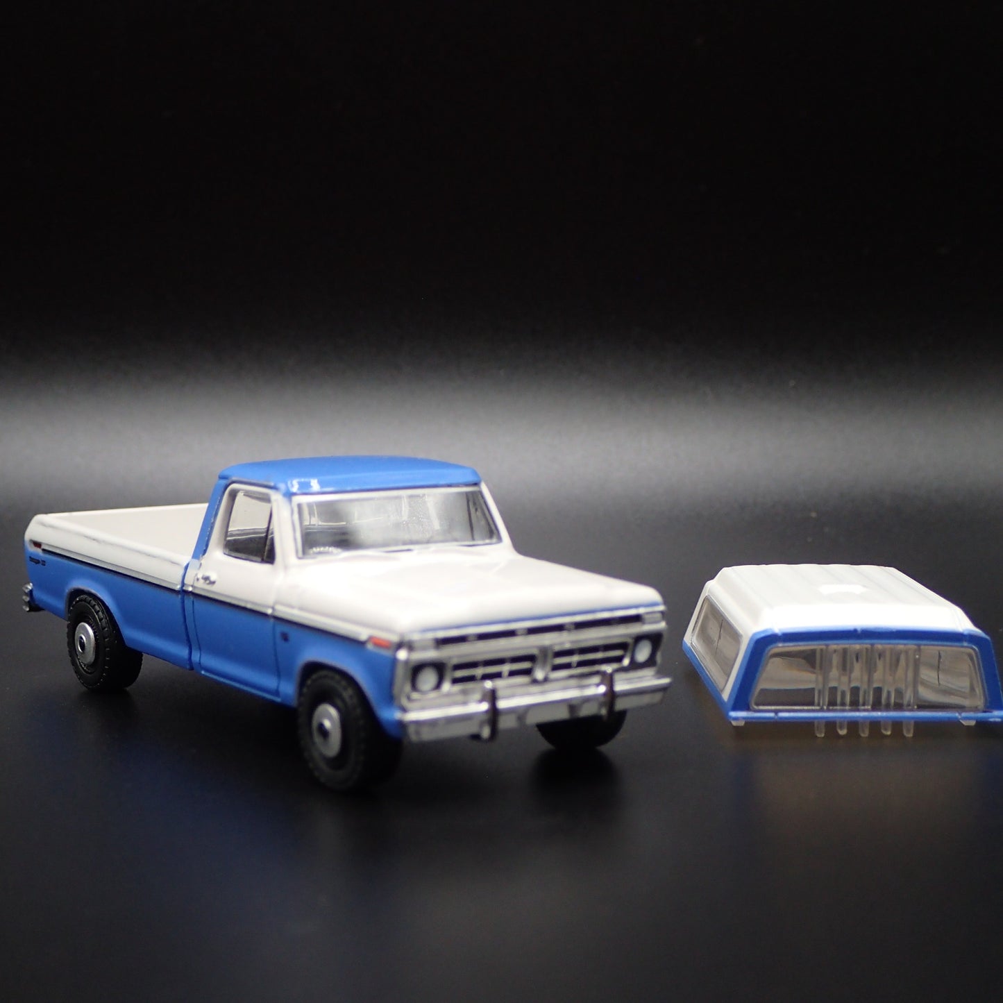 1975 75 FORD F100 RANGER XLT LONG BED PICKUP TRUCK 1/64 SCALE DIECAST MODEL CAR