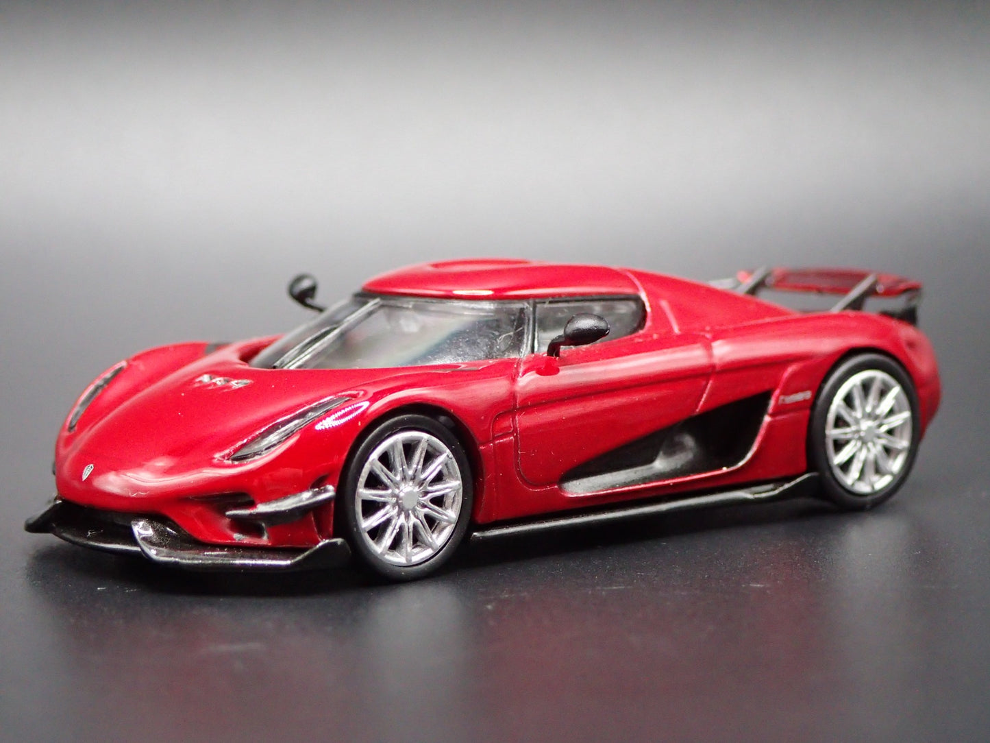 2016-2022 KOENIGSEGG REGERA SUPERCAR RED 1:64 SCALE DIORAMA DIECAST MODEL CAR