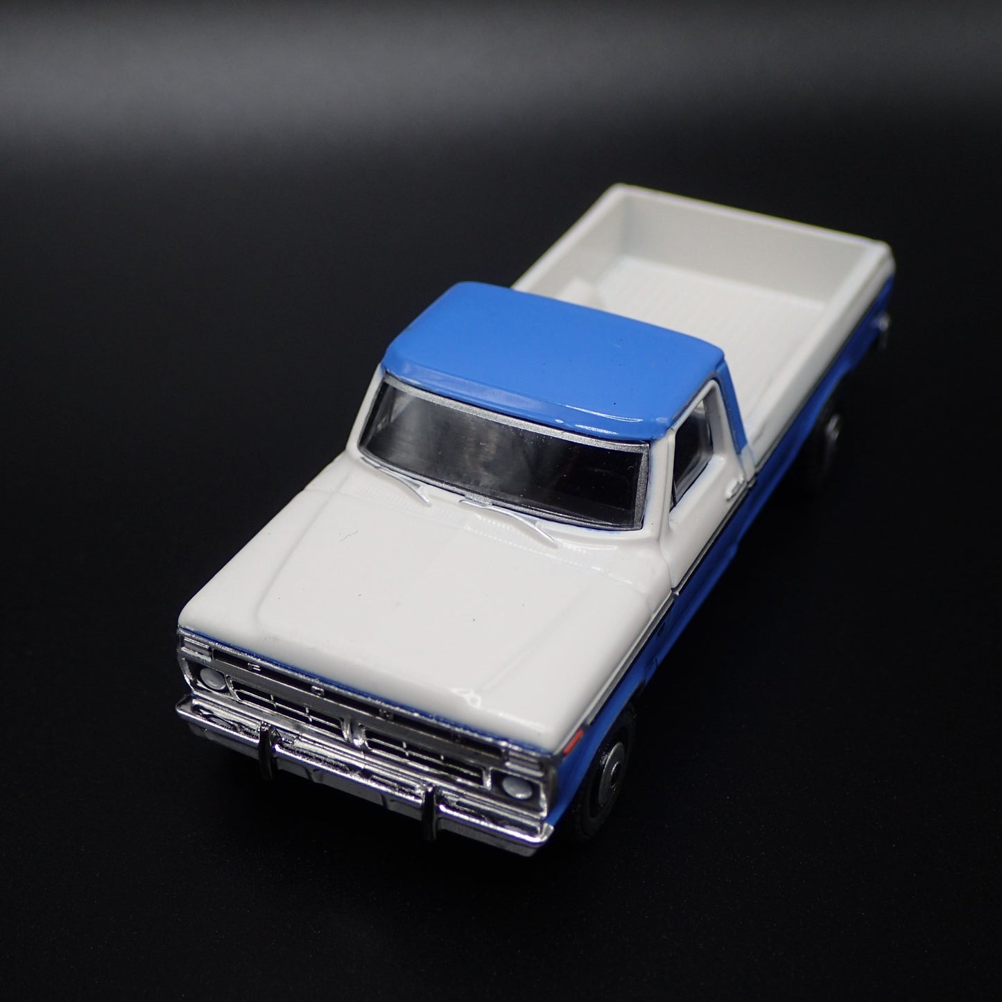1975 75 FORD F100 RANGER XLT LONG BED PICKUP TRUCK 1/64 SCALE DIECAST MODEL CAR
