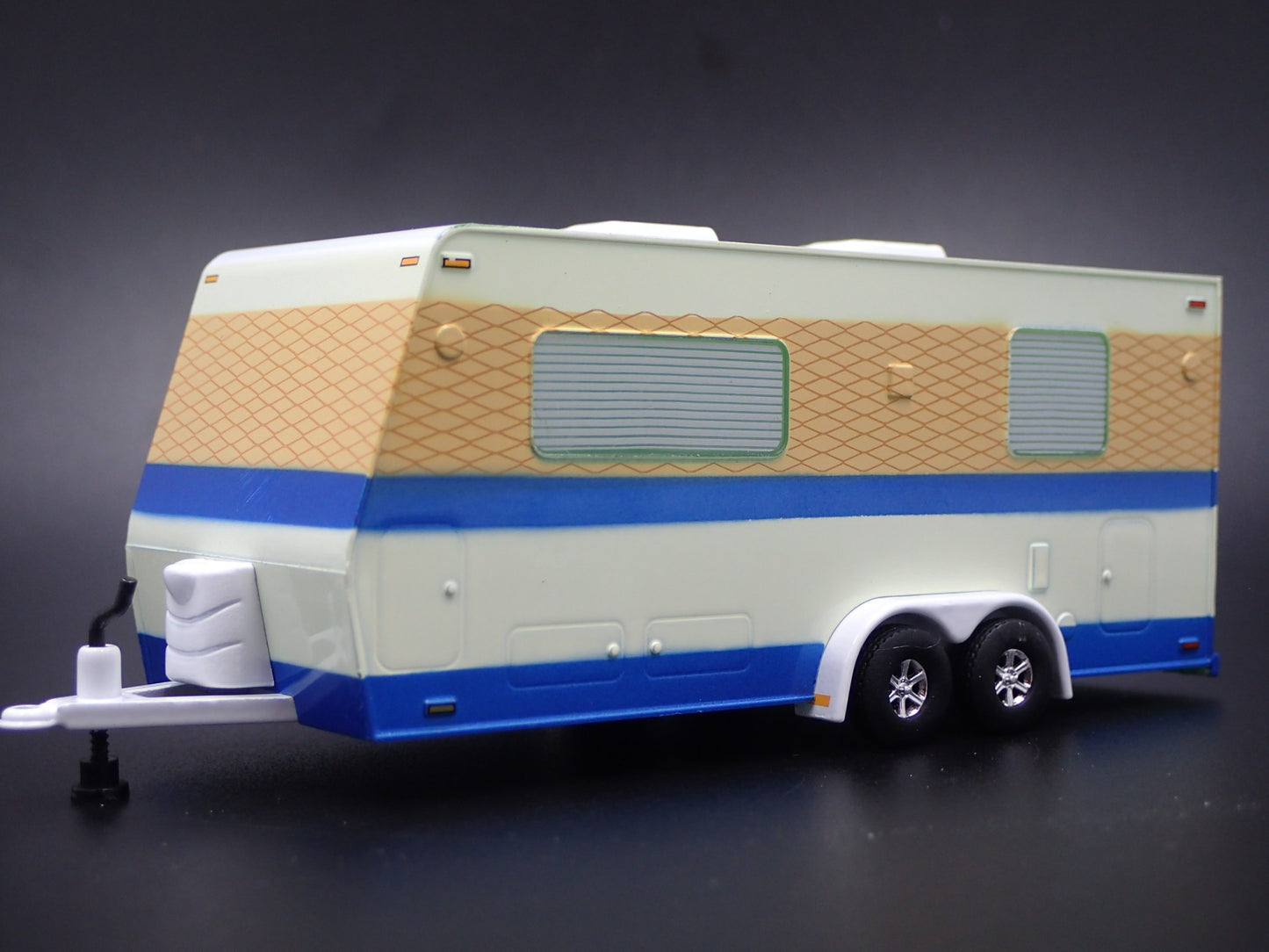 VINTAGE CAMPER TRAILER W/ HITCH RARE 1:64 SCALE COLLECTIBLE DIORAMA MODEL CAR