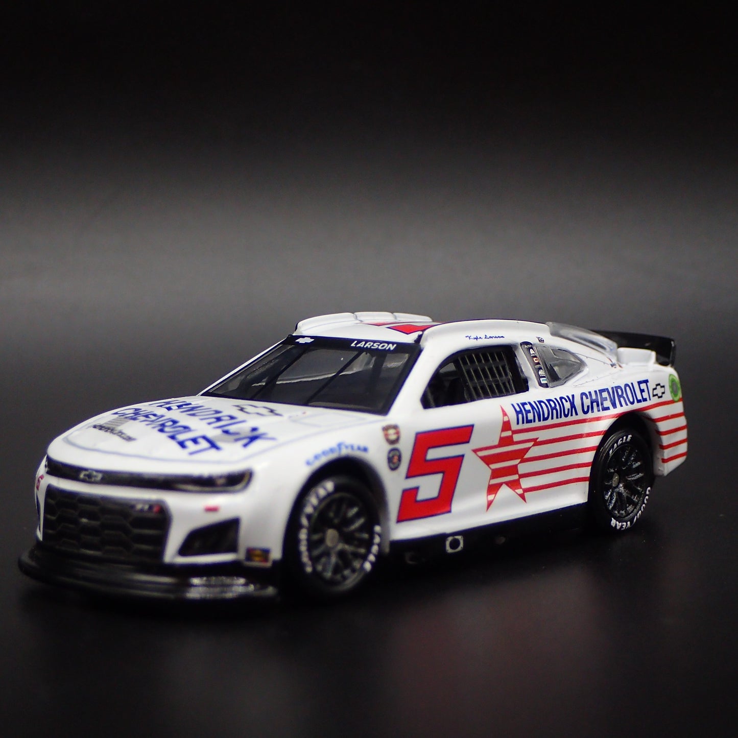 2022 22 CHEVY CAMARO ZL1 5 KYLE LARSON NASCAR THROWBACK 1:64 DIECAST MODEL CAR