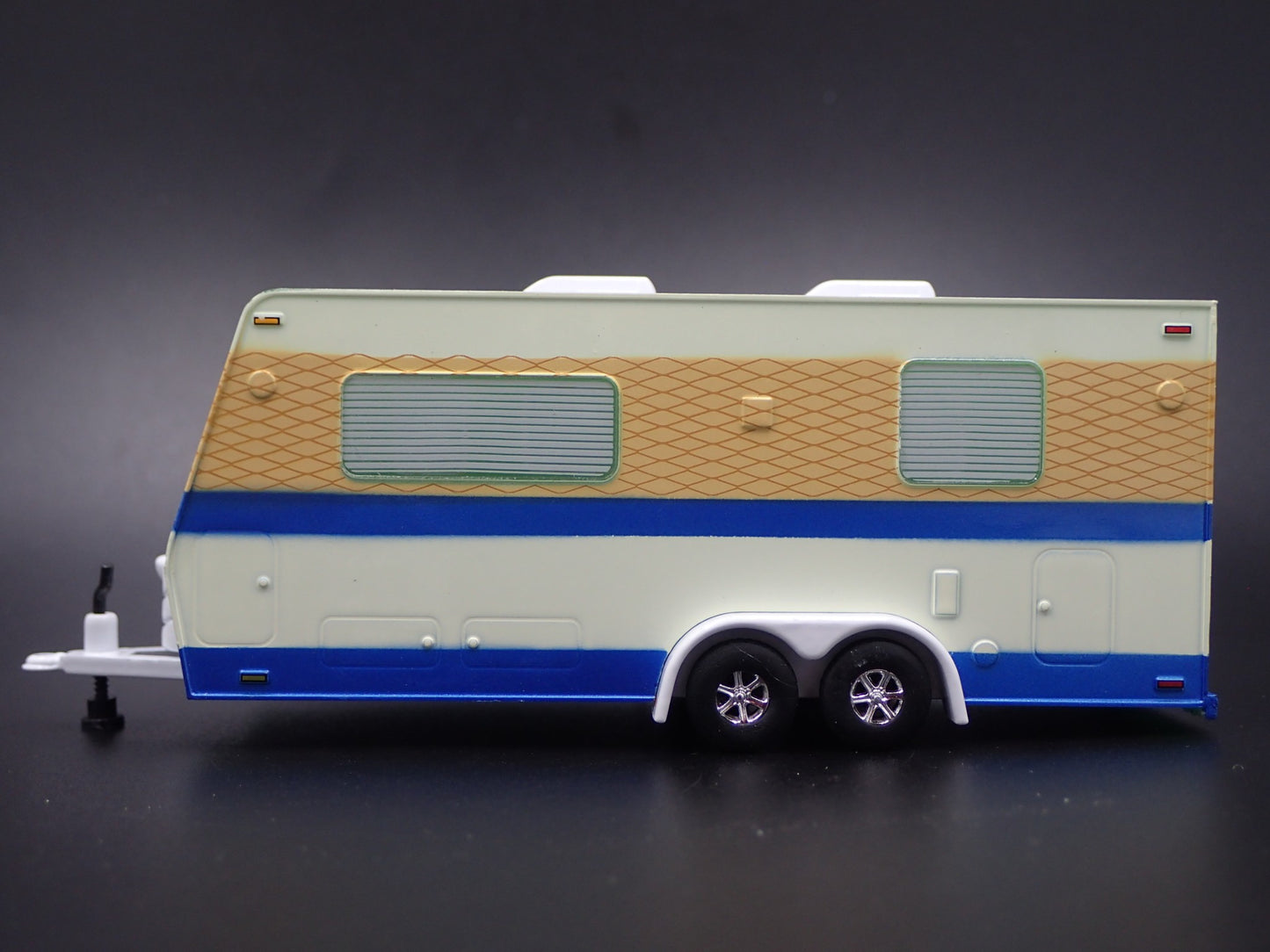 VINTAGE CAMPER TRAILER W/ HITCH RARE 1:64 SCALE COLLECTIBLE DIORAMA MODEL CAR