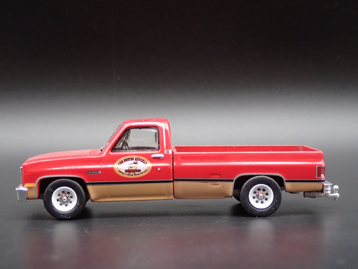 1982 82 GMC K2500 4X4 PICKUP TRUCK HITCH SQUAREBODY 1/64 SCALE DIECAST MODEL CAR