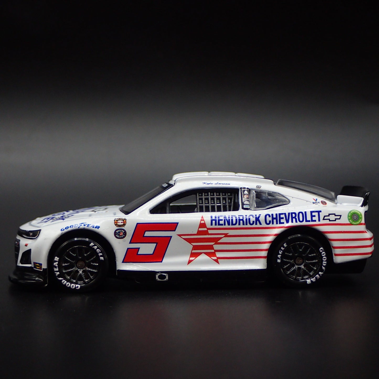 2022 22 CHEVY CAMARO ZL1 5 KYLE LARSON NASCAR THROWBACK 1:64 DIECAST MODEL CAR