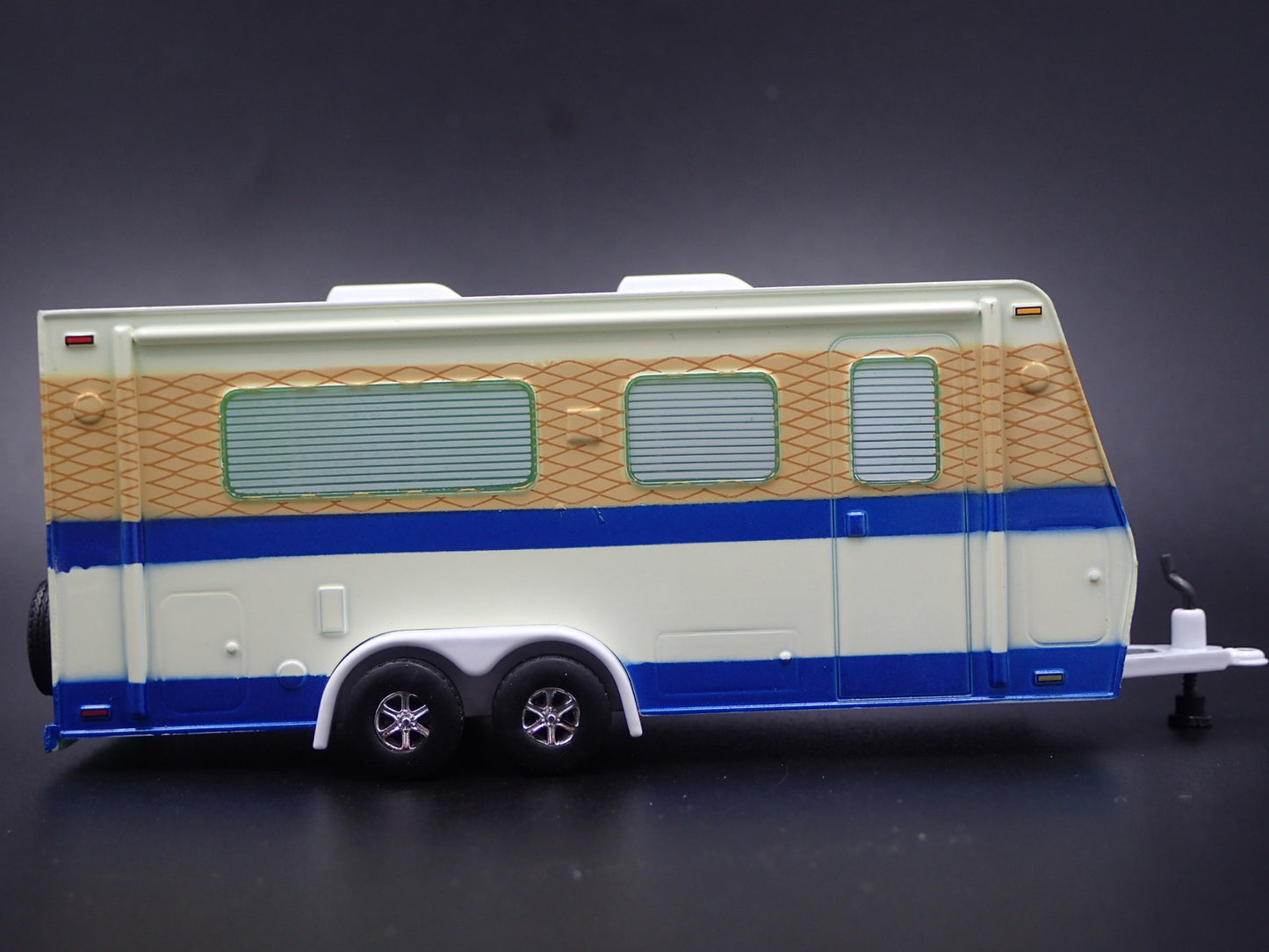 VINTAGE CAMPER TRAILER W/ HITCH RARE 1:64 SCALE COLLECTIBLE DIORAMA MODEL CAR