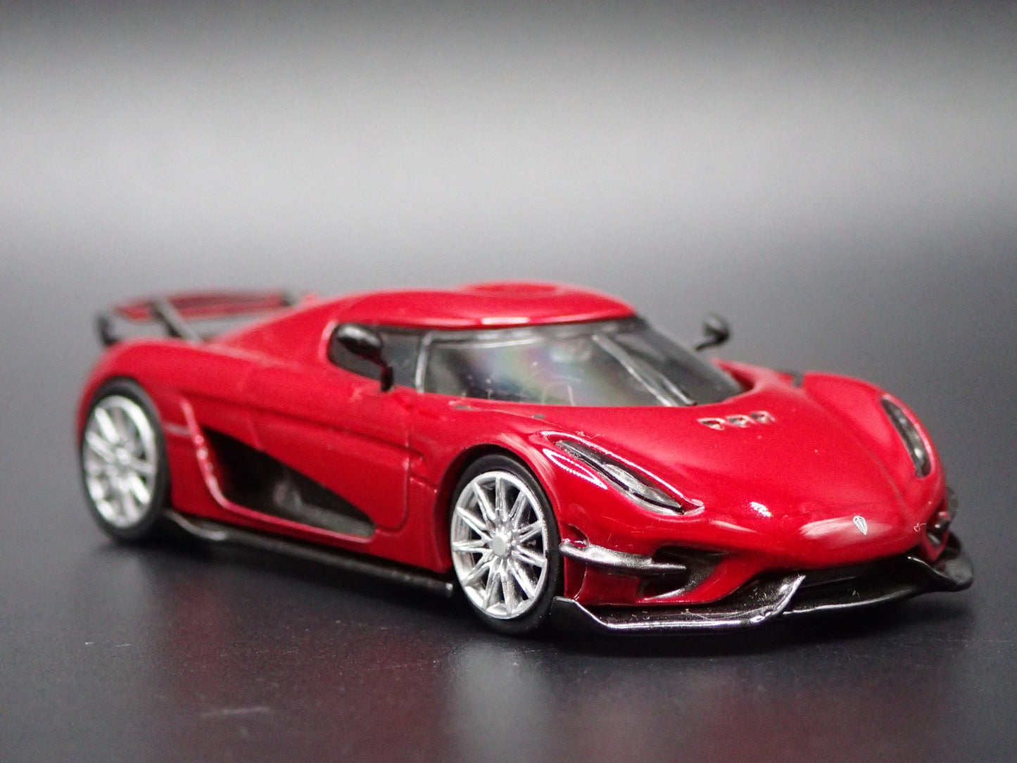2016-2022 KOENIGSEGG REGERA SUPERCAR RED 1:64 SCALE DIORAMA DIECAST MODEL CAR