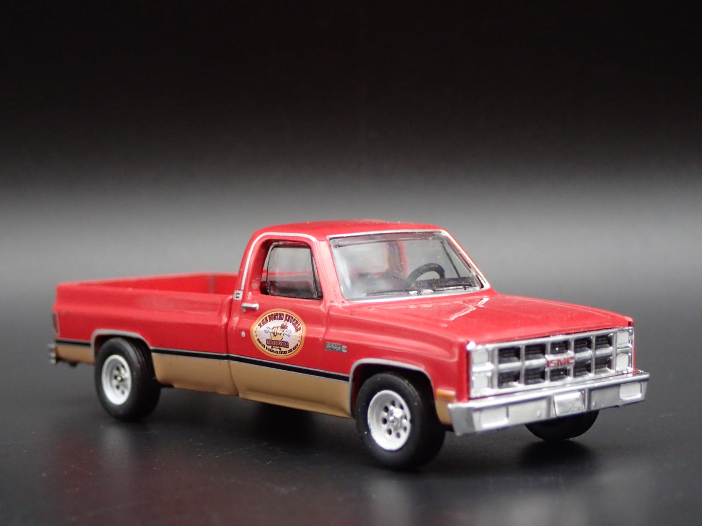 1982 82 GMC K2500 4X4 PICKUP TRUCK HITCH SQUAREBODY 1/64 SCALE DIECAST MODEL CAR