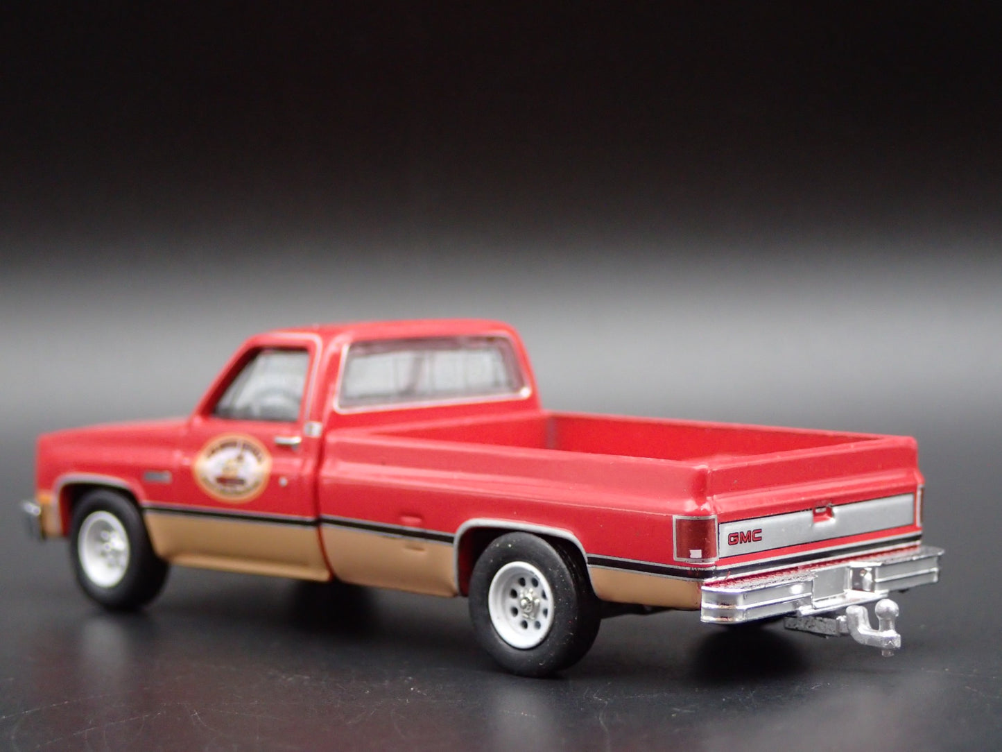 1982 82 GMC K2500 4X4 PICKUP TRUCK HITCH SQUAREBODY 1/64 SCALE DIECAST MODEL CAR